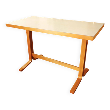 Table with Umakart top