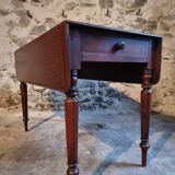 Antique English drop-leaf table in mahogany, late 19th century.