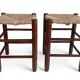 Style Charlotte Perriand, paire de tabourets en bois rustique et paille, France, vers 1950.