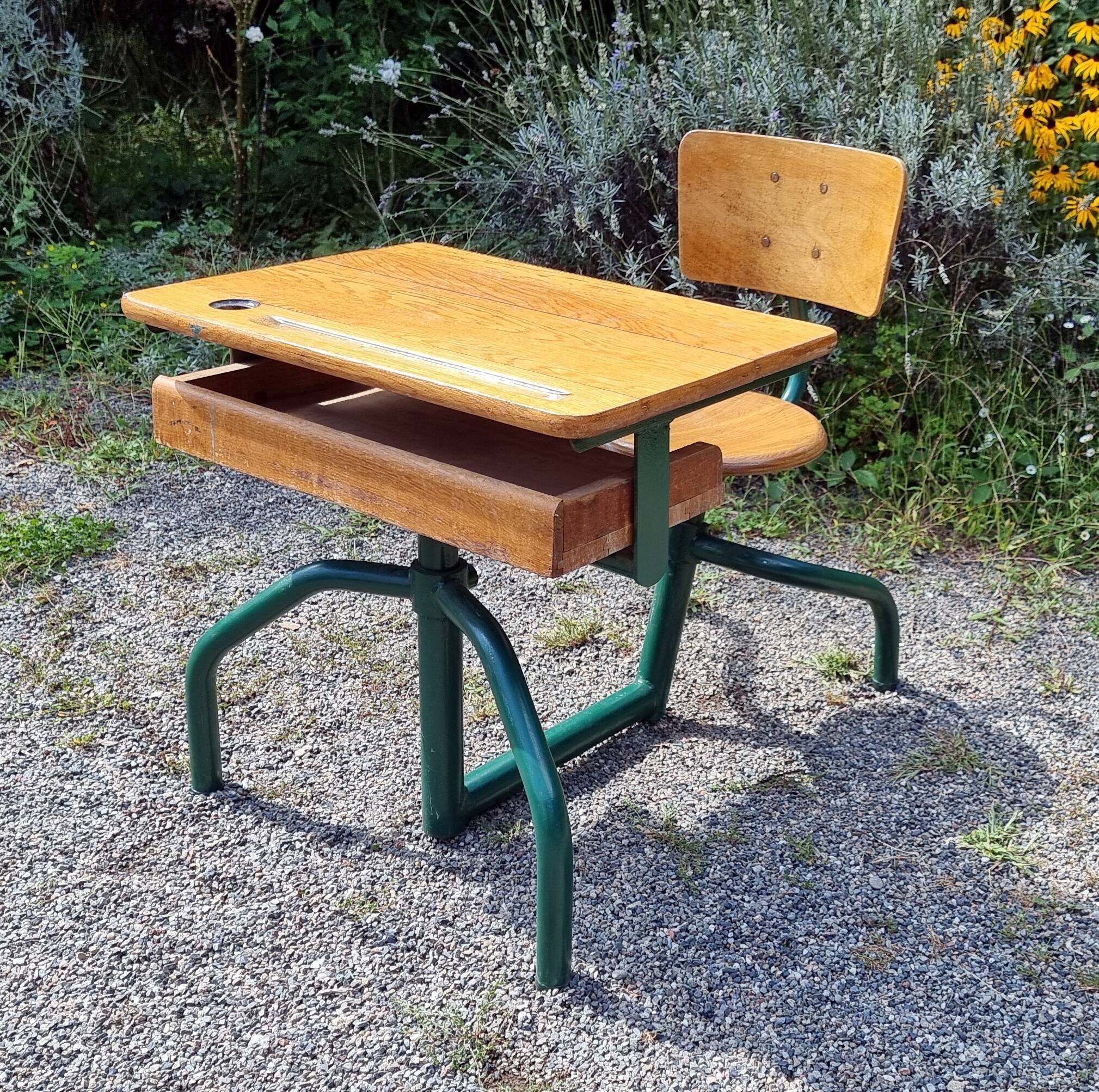 School desk proven year 50
