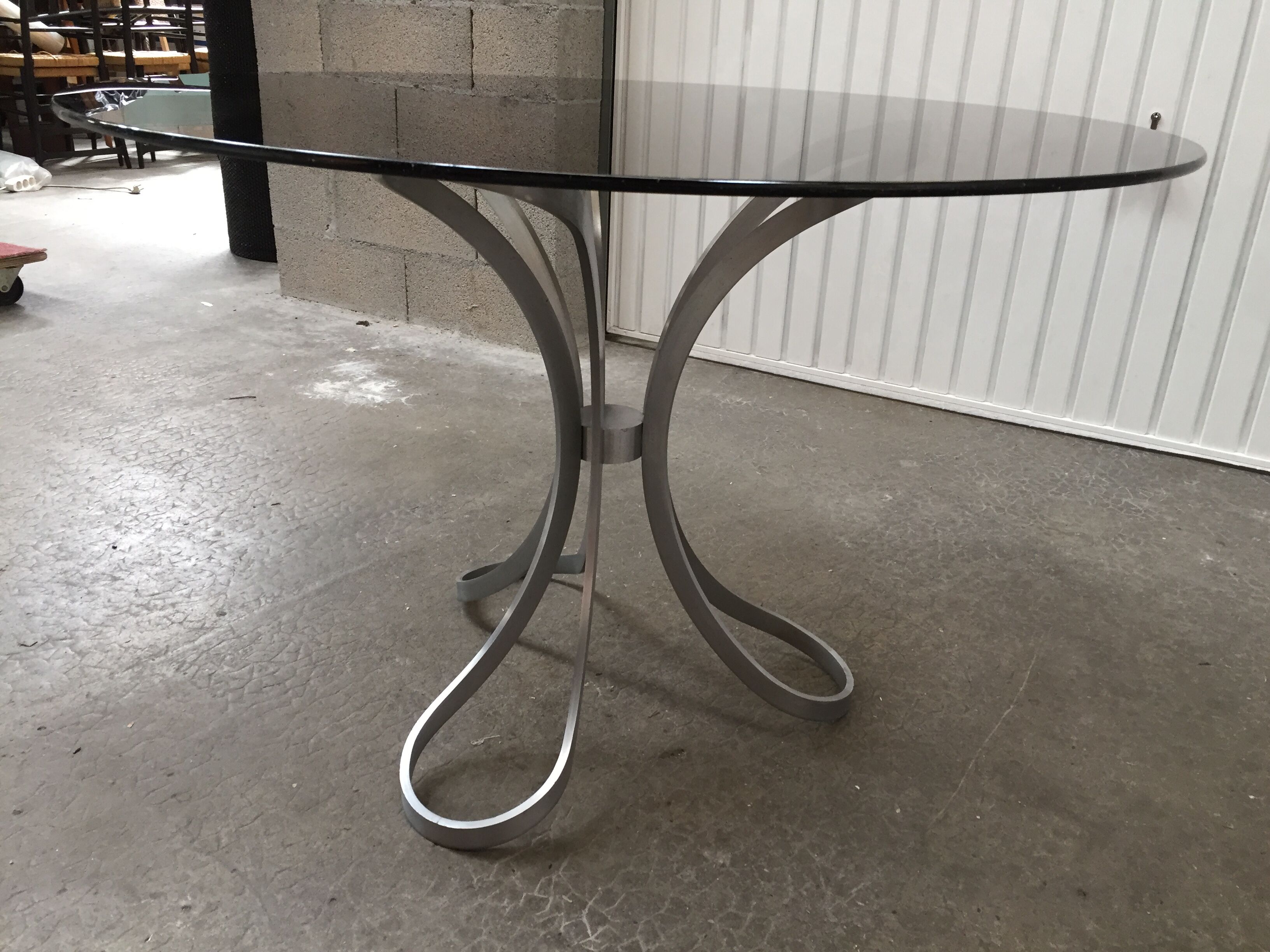 Table ronde design années 70