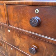 Victorian English commode in solid mahogany wood, 1930.