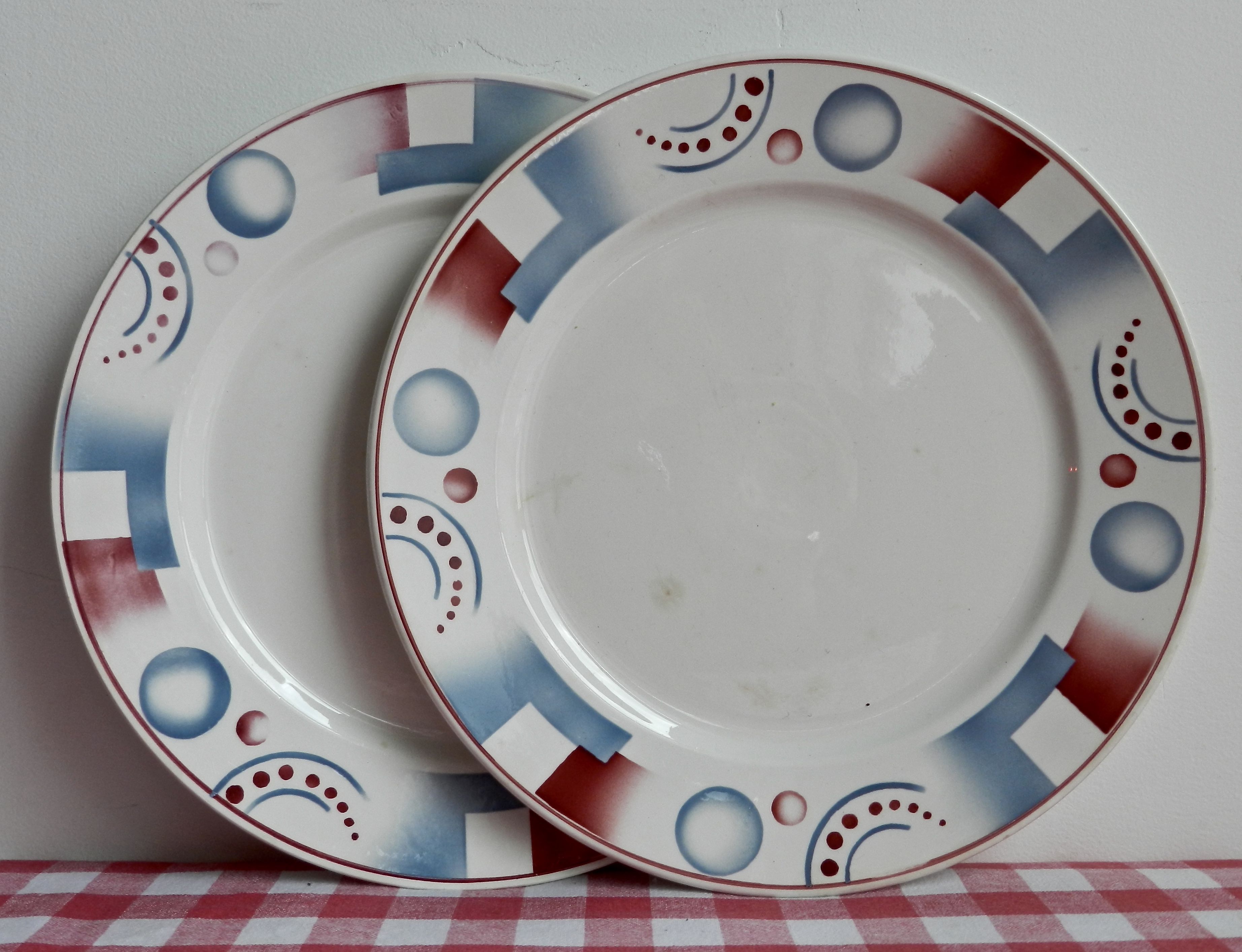 Digoin Sarreguemines, set of 2 dessert plates model Cyrnos geometric design red and blue