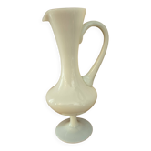 Vase amphore en opaline blanche vintage