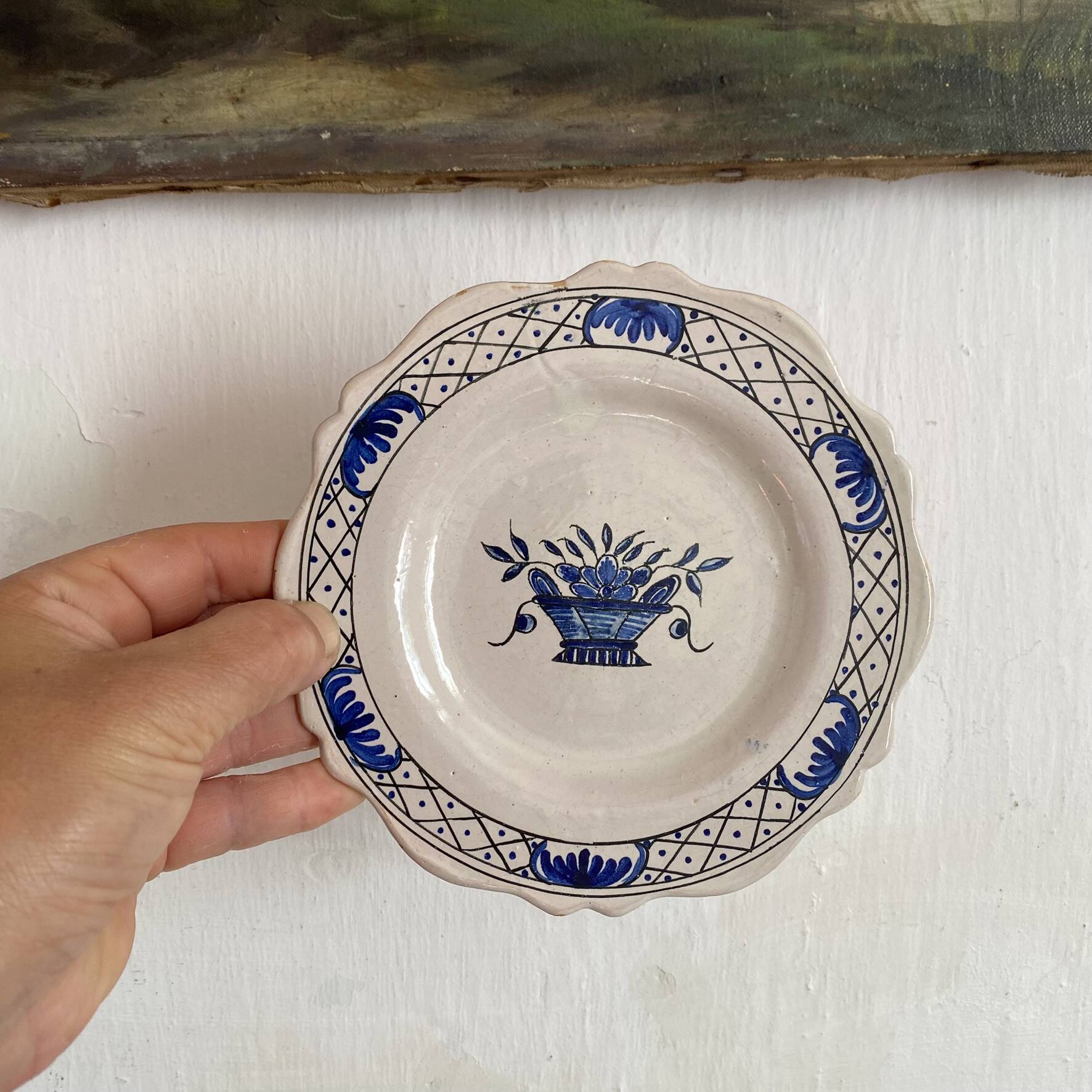 Dessert plates in Rouen faience with hand decoration.