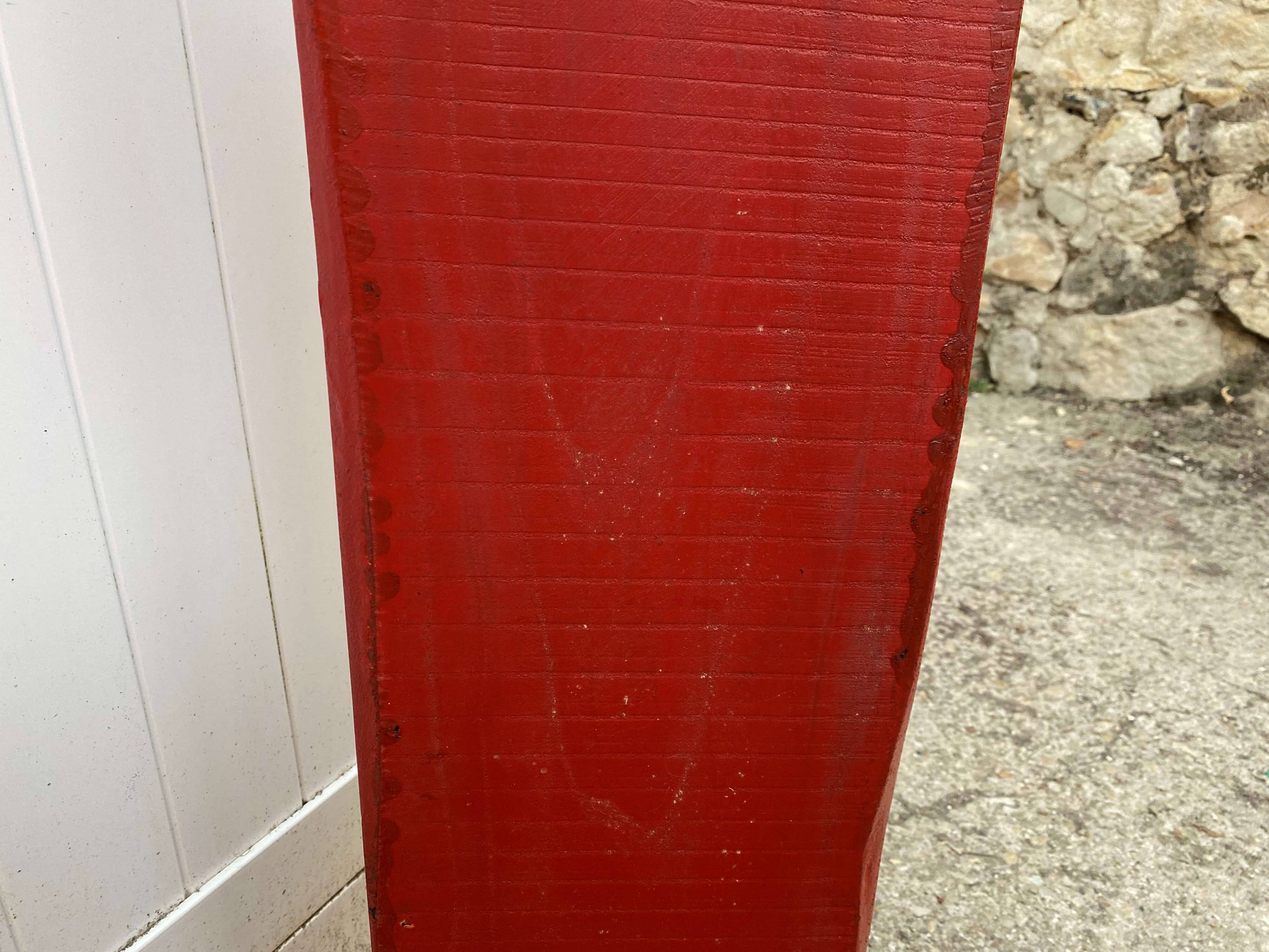 Red end of bed bench in solid wood with cracked effect Chinese style 1950
