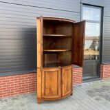 Armoire d’angle en chêne avec une façade incurvée d’un quart, Louis XVl