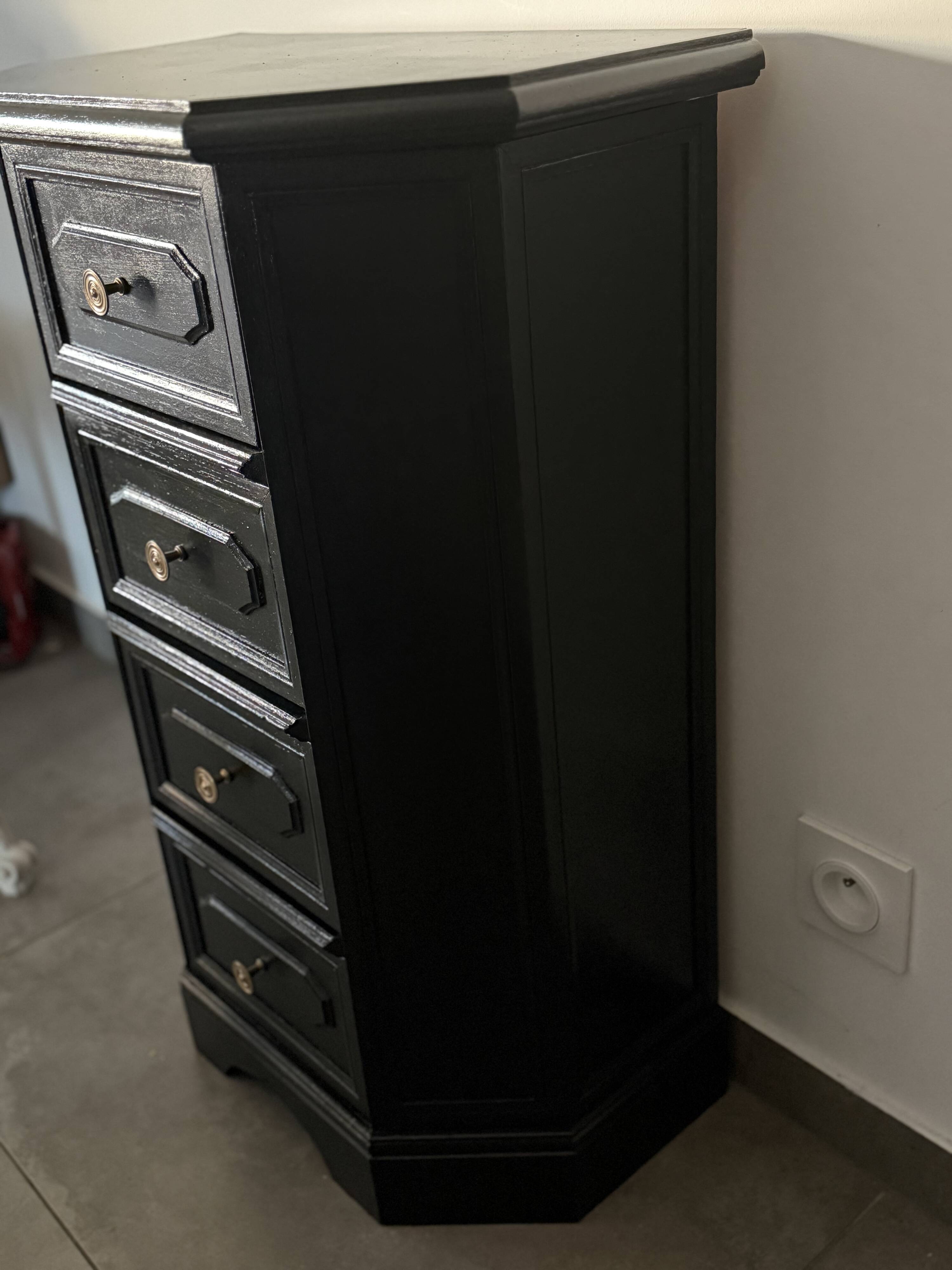 Furniture with 4 drawers