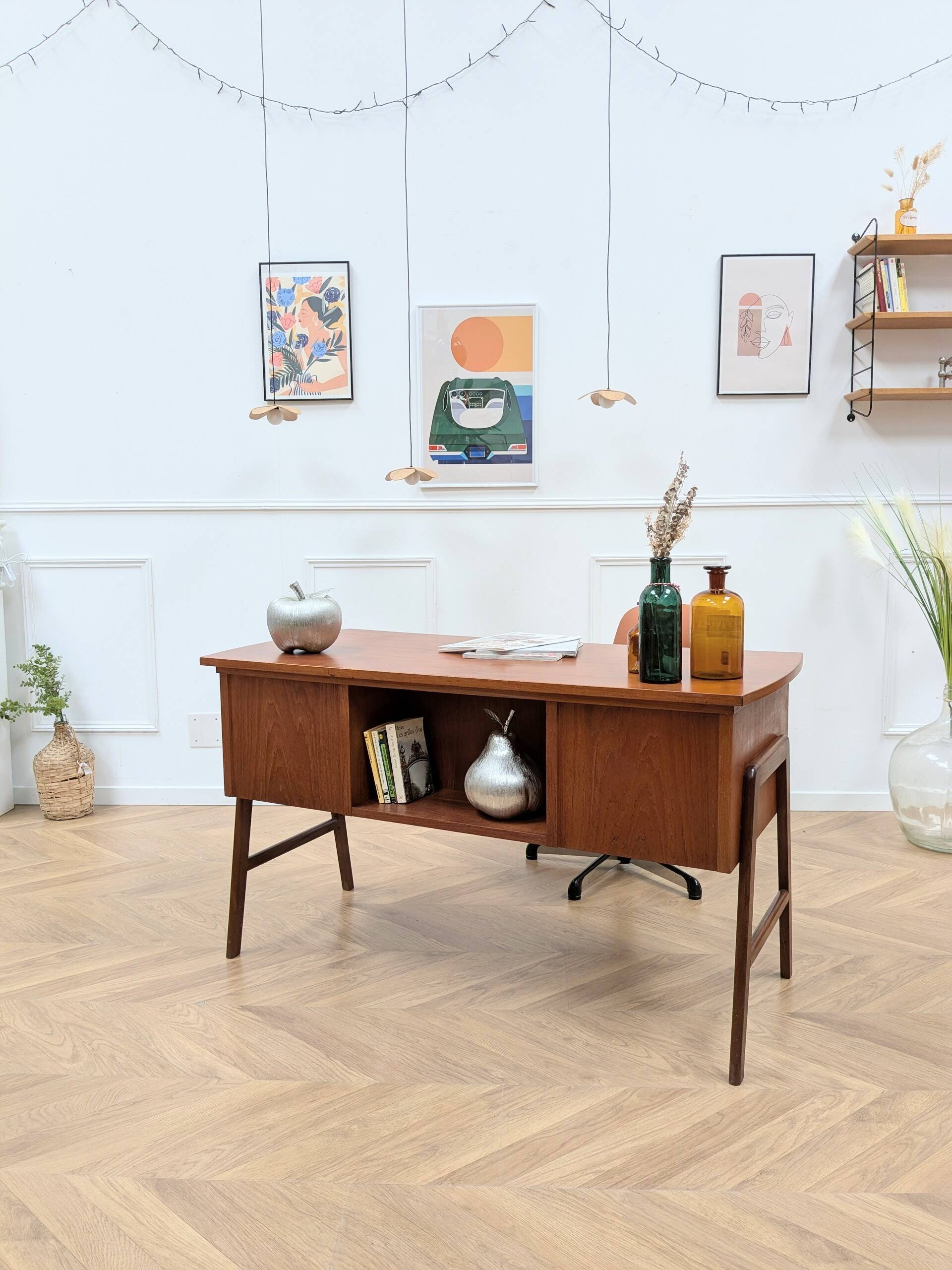 Designer double-sided desk