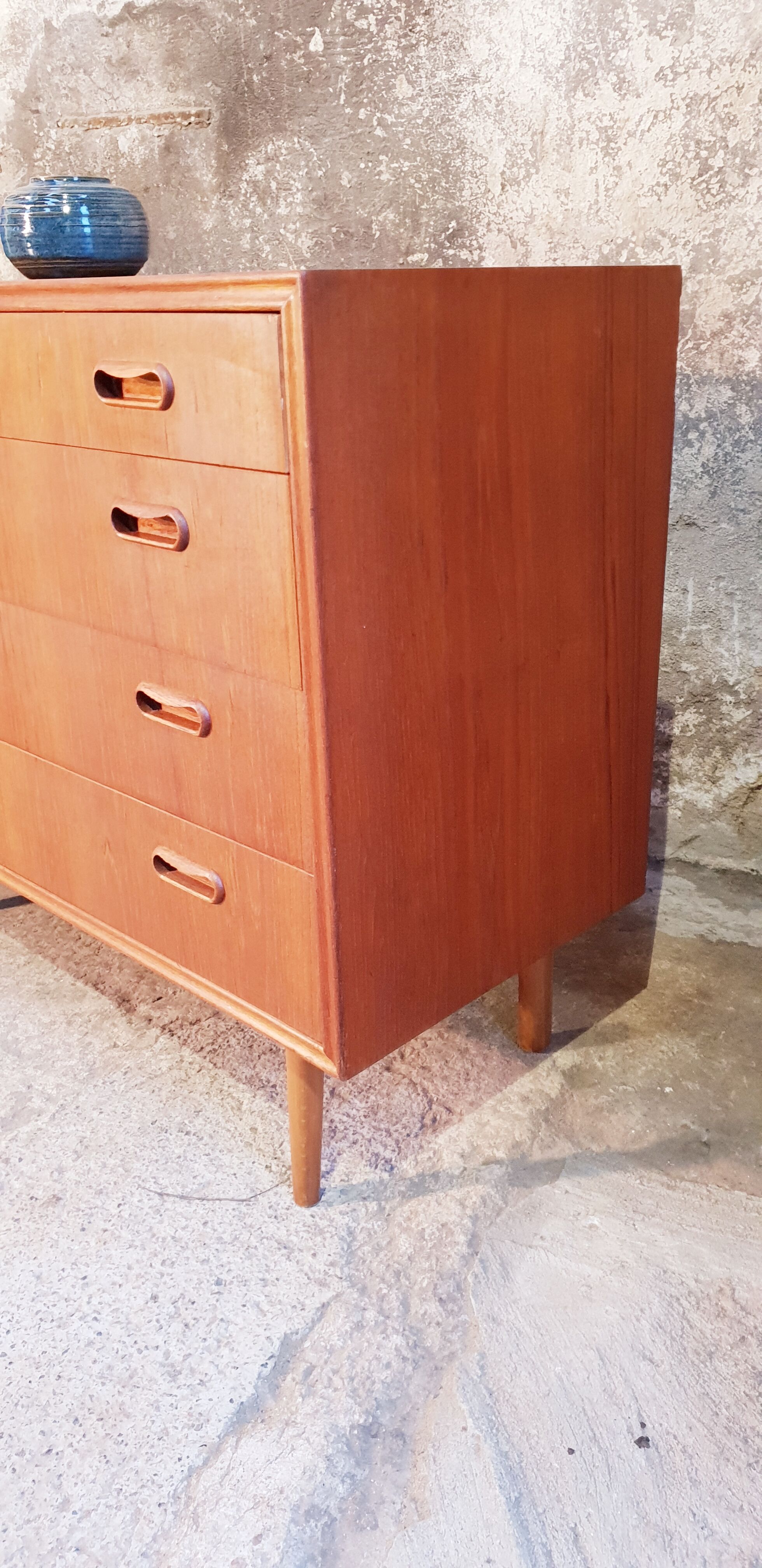 Scandinavian chest of drawers