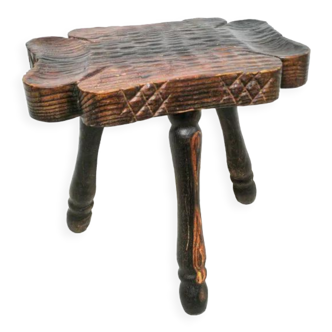 Tabouret tripode bois sculpté