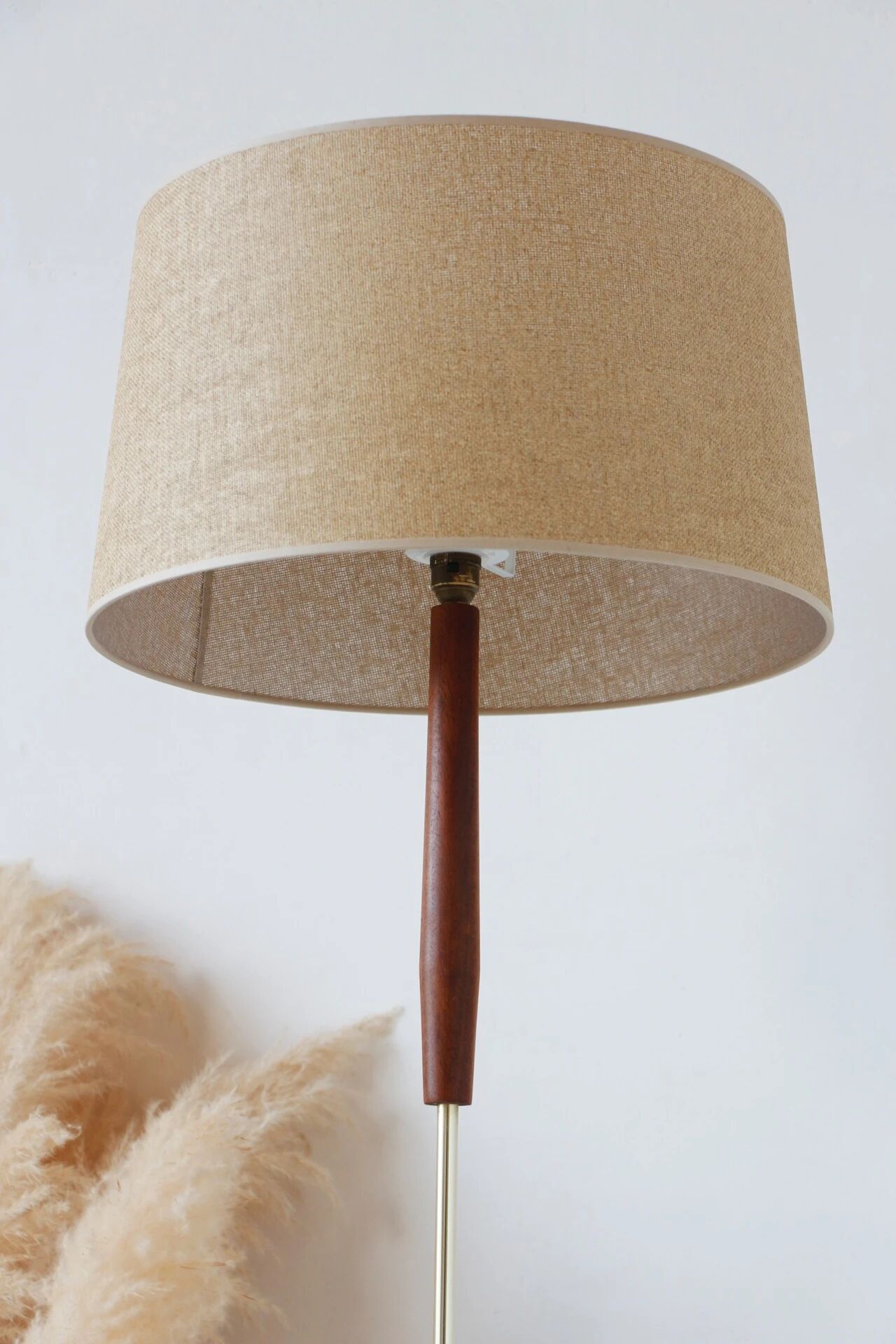 Vintage teak floor lamp from the 60s – renovated & chic design