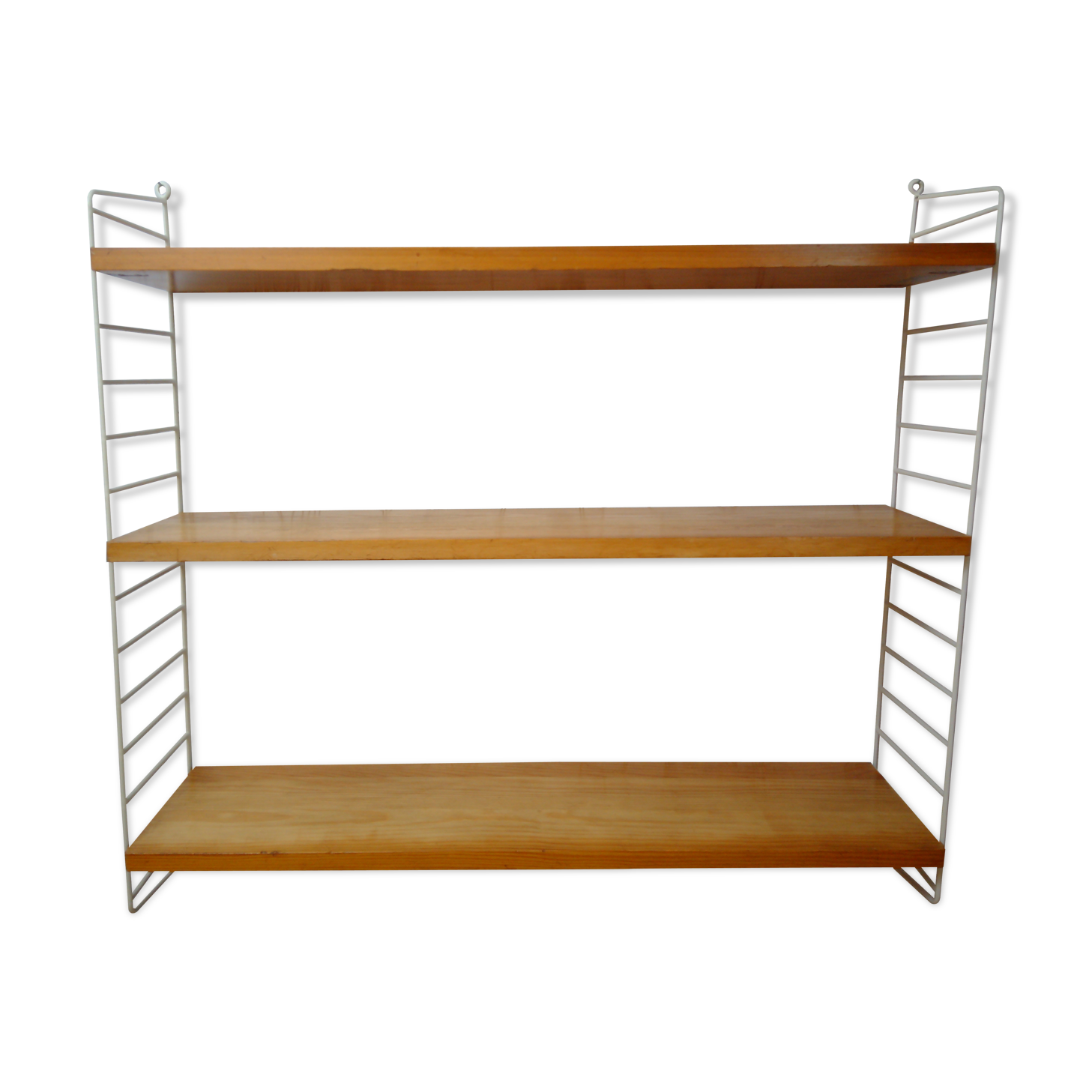 String shelves in pine. Nisse Strinning for BFB-Hyllan, Stockholm.