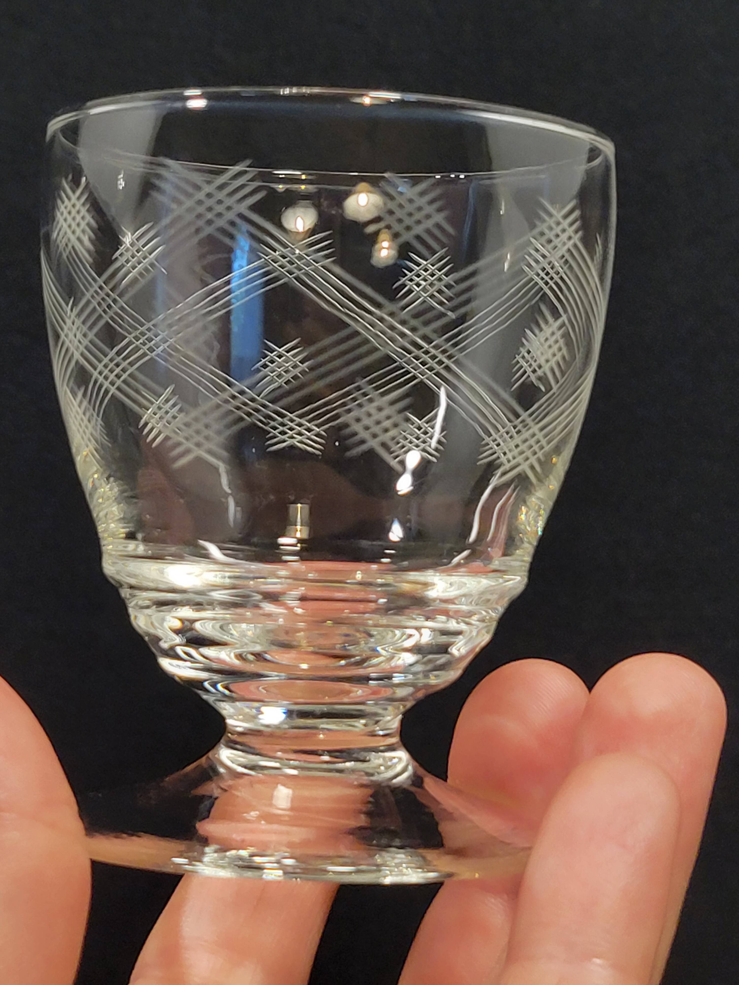 6 anciens verres à liqueur en cristal gravé ciselé art déco
