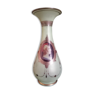 Jugendstil baluster vase in opaline, with the profile of a Roman warrior