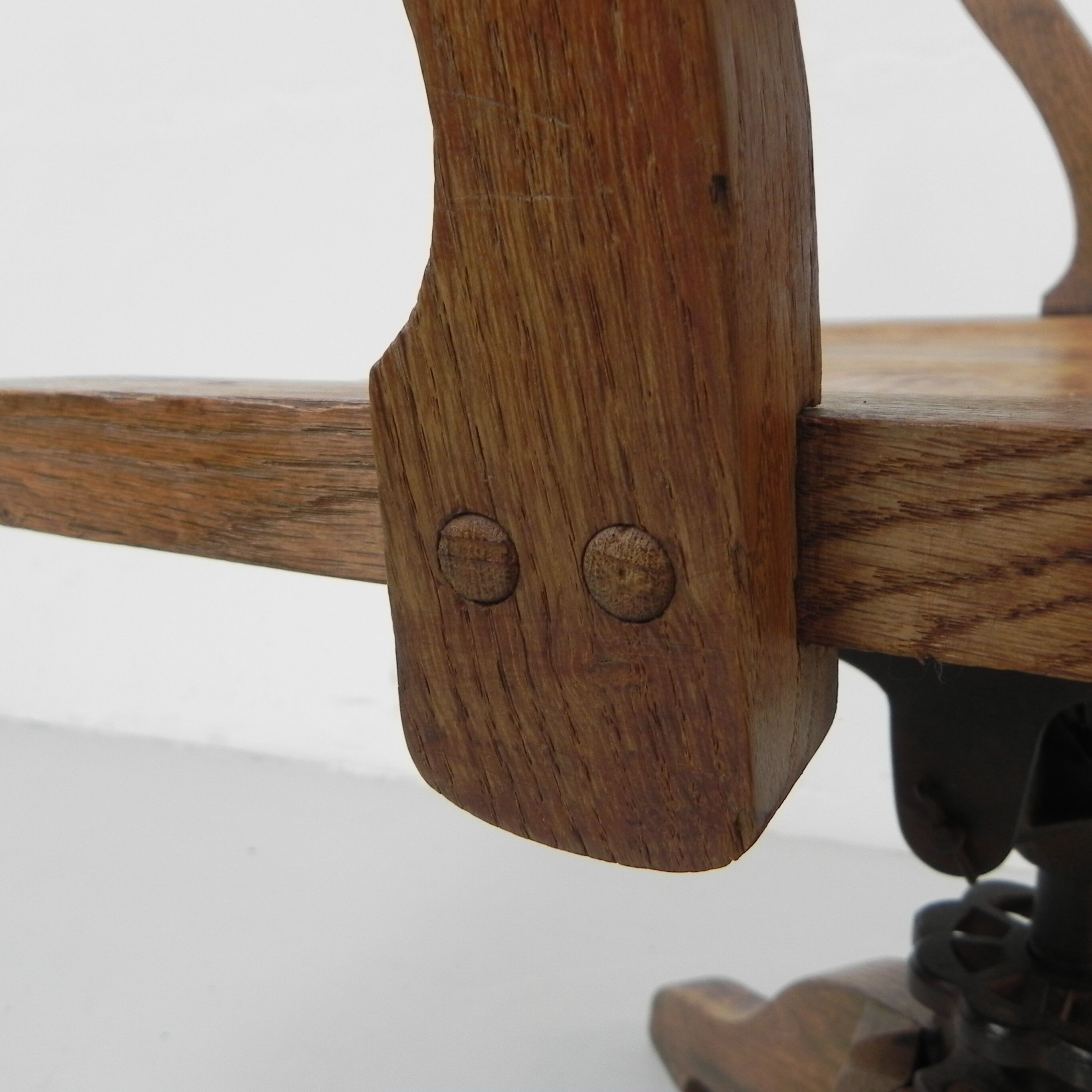Oak office chair with spring mechanism and armrests