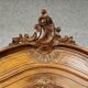 Armoire a glace de style Louis XV, en noyer sculpté