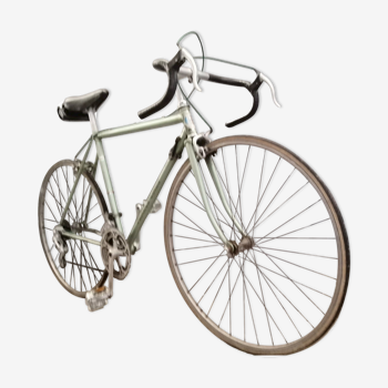Vintage road bike france loire. 2 10-speed chainrings. Bike very light weight 10.2kg.