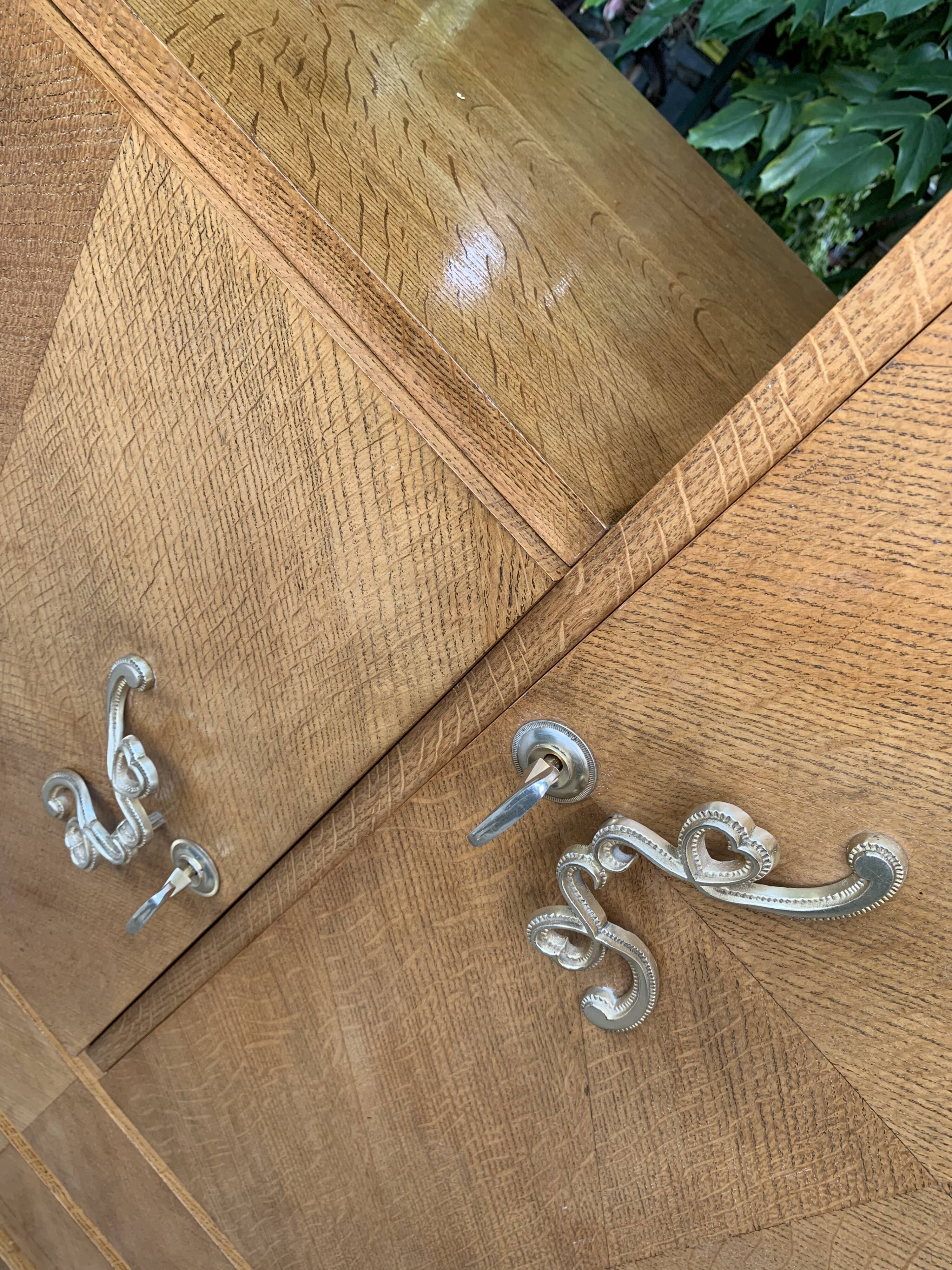 Asymmetrical cabinet 1950