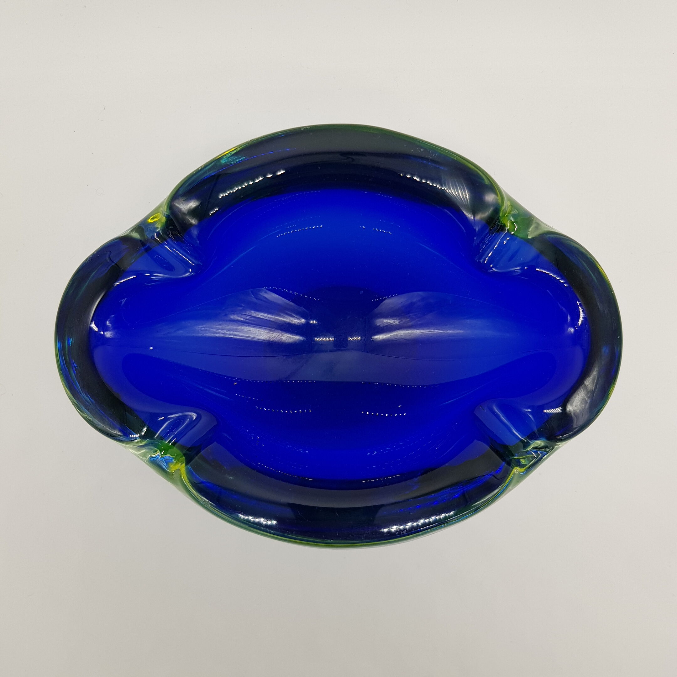 Empty ashtray geode pocket blue Sommerso