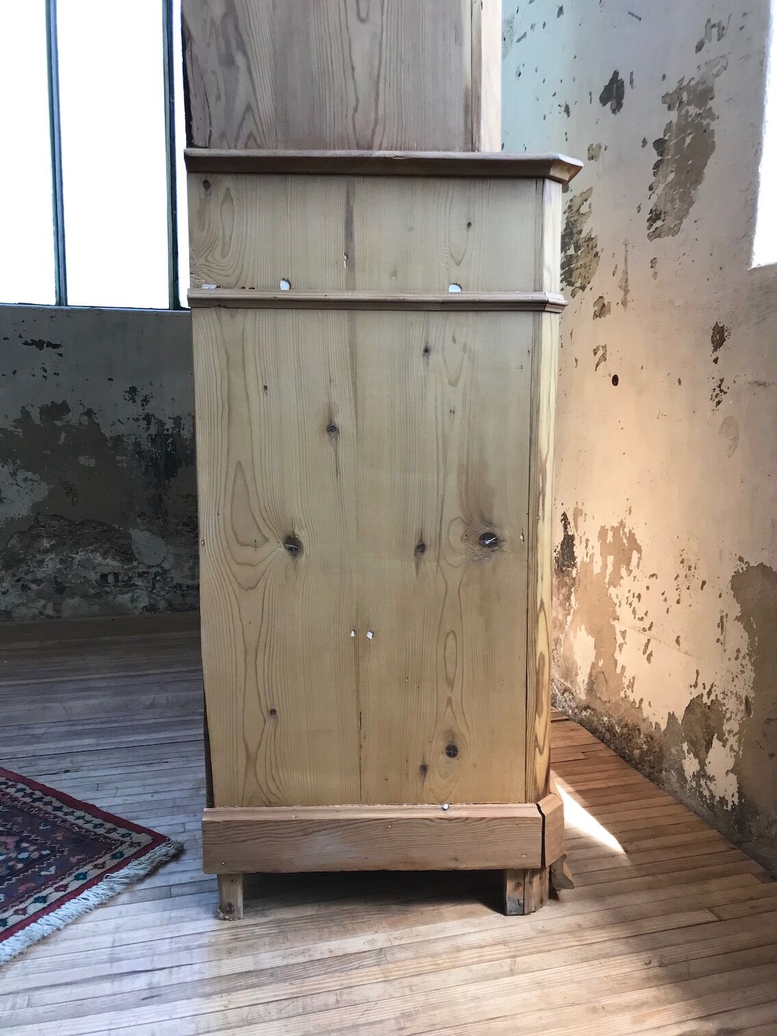 Buffet two bodies in raw pine