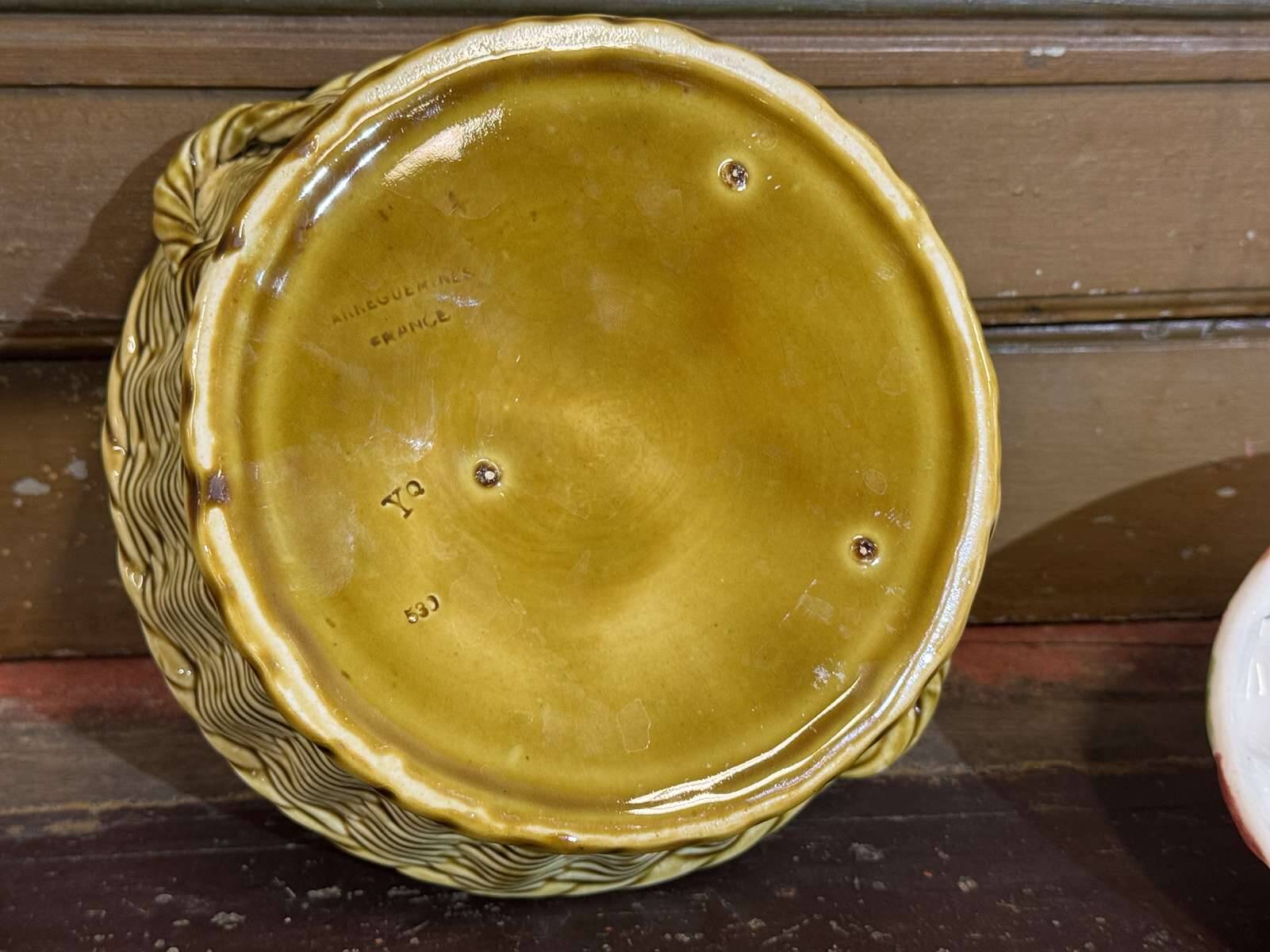 Strawberry basket in Sarreguemines slipware from the 1930s.