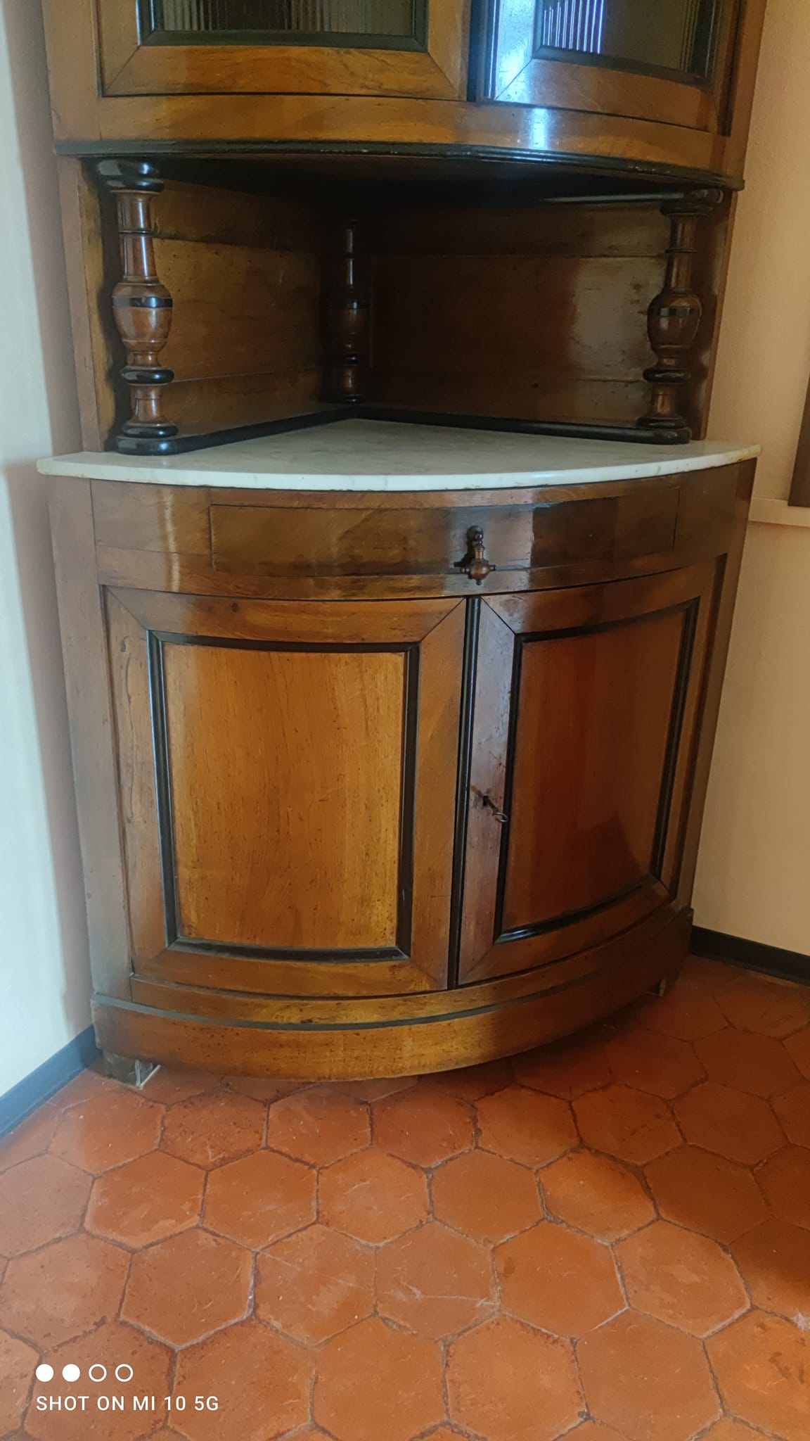 Large corner buffet in solid walnut Louis Philippe era around 1840