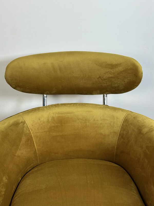 Fauteuil en velours jaune moutarde années 2010