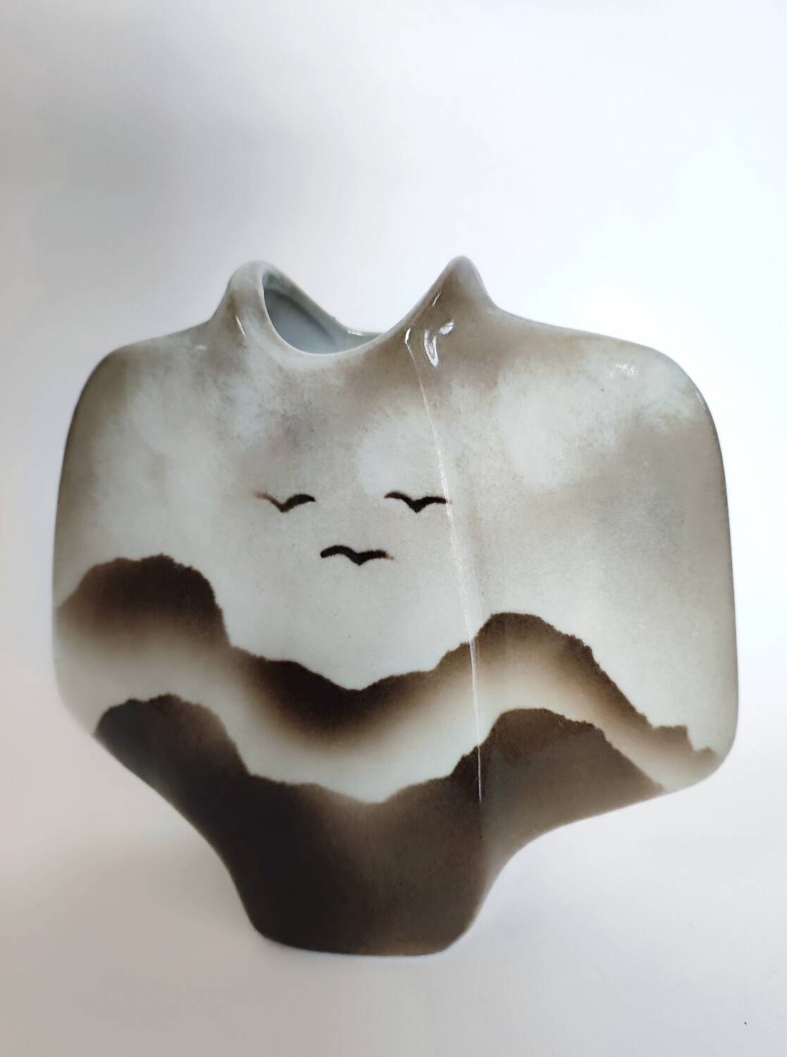 Virebent ceramic vase