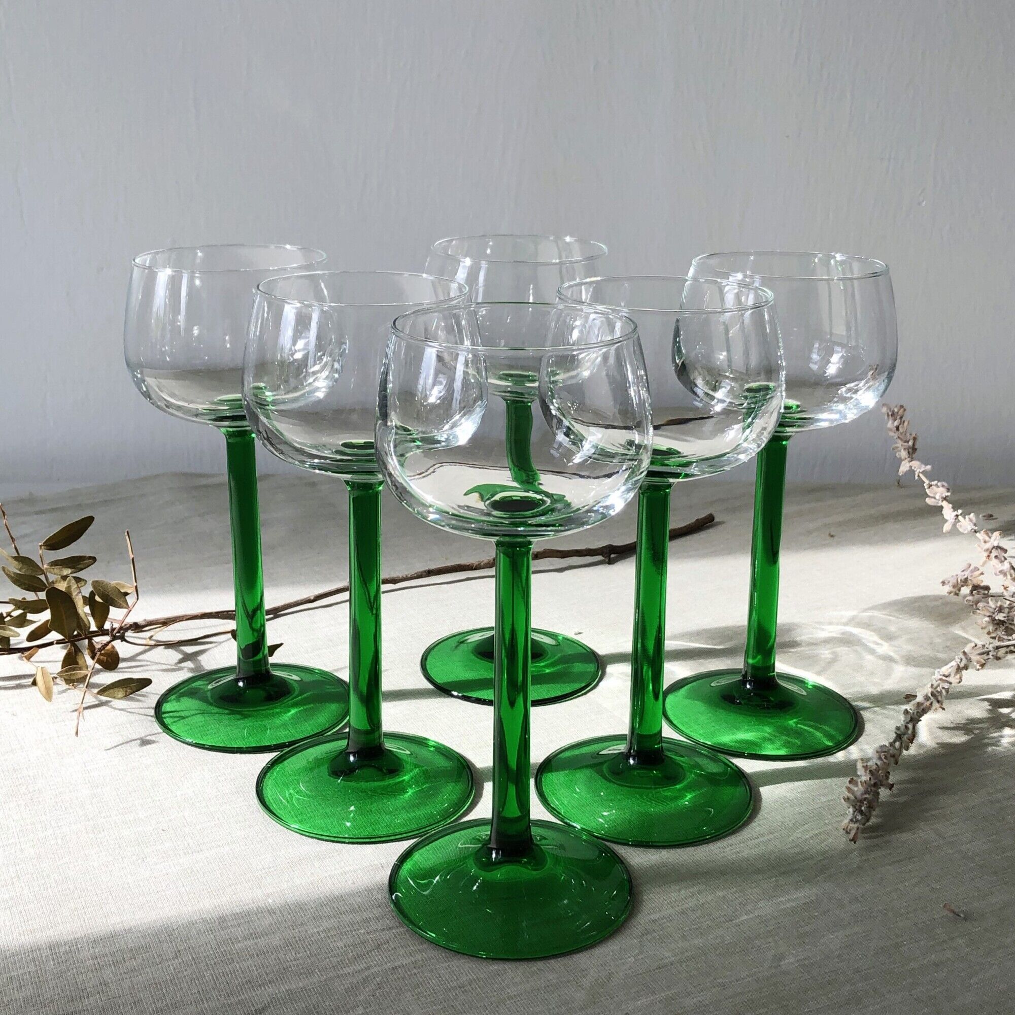6 elegant green green white wine glasses from Alsace, brand Luminarc Verrerie D'Arques design