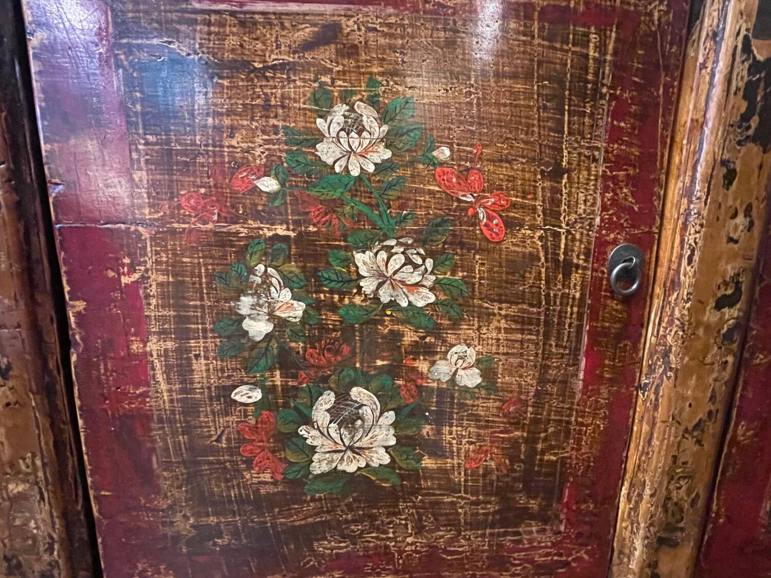 Antique Chinese 2-door sideboard