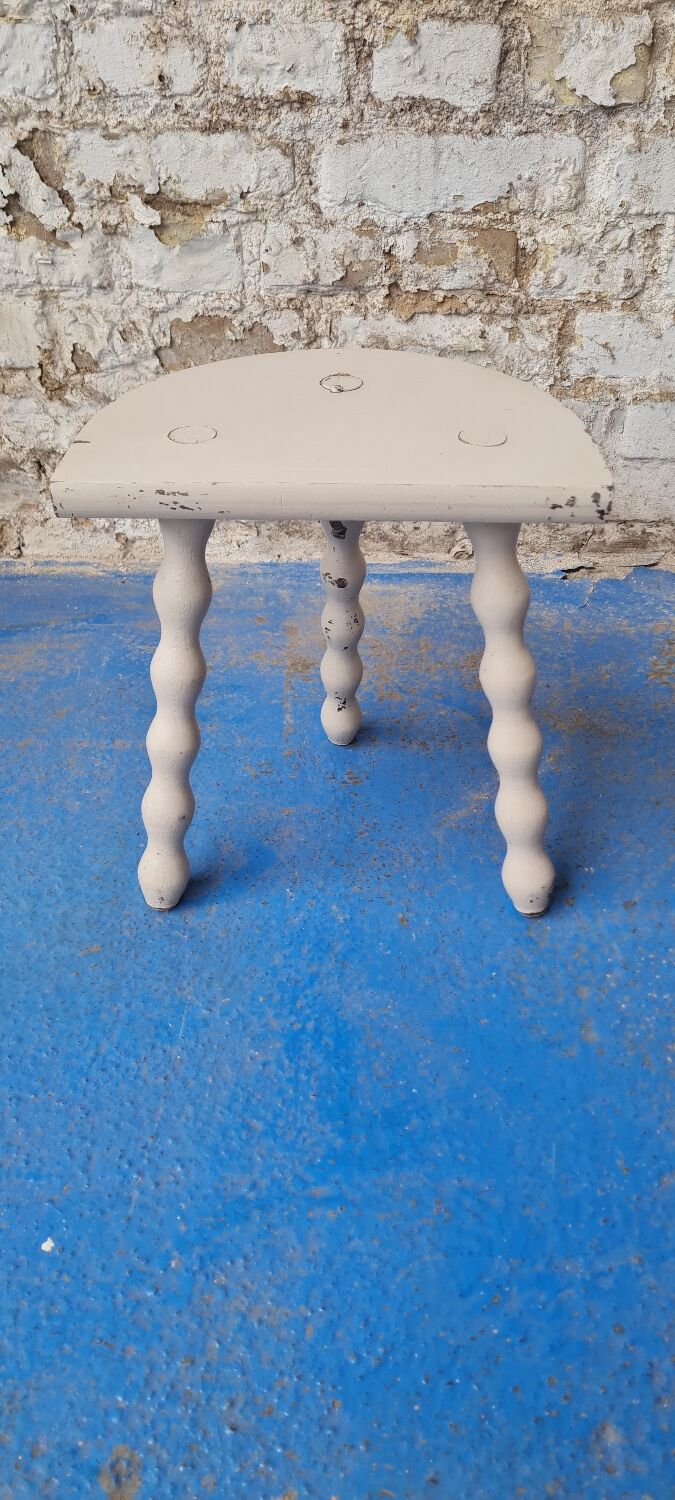 Tripod stool