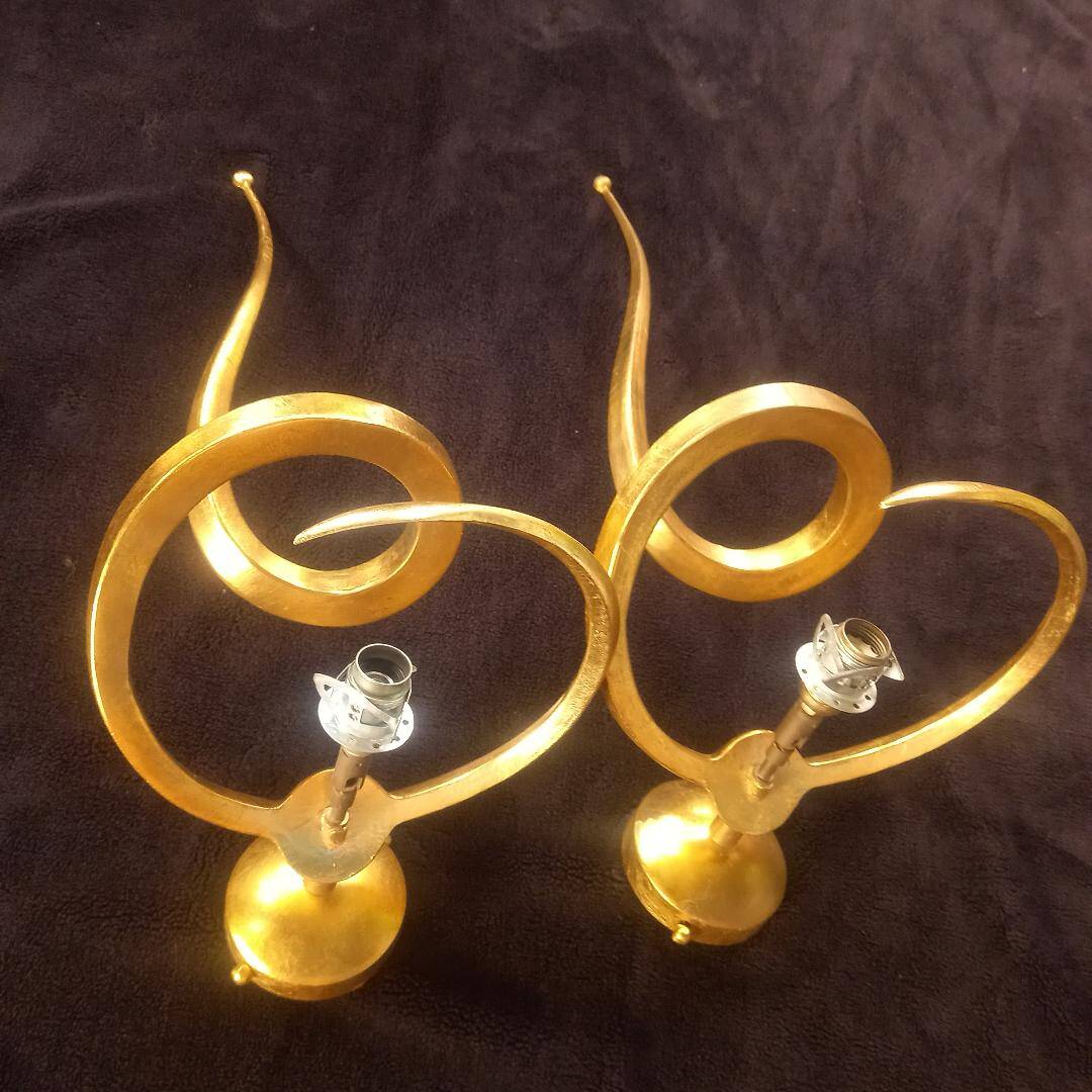 Pair of serpent "teo" lamp wall lights in gold aluminum, enzo ciampalini - 1970s
