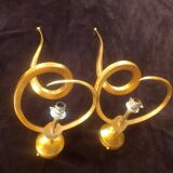 Pair of serpent "teo" lamp wall lights in gold aluminum, enzo ciampalini - 1970s