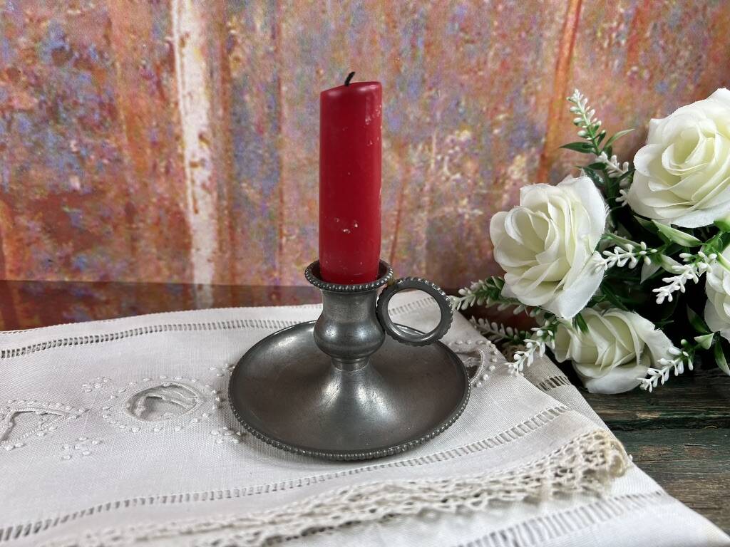 Manoir pewter hand candle holder with handle