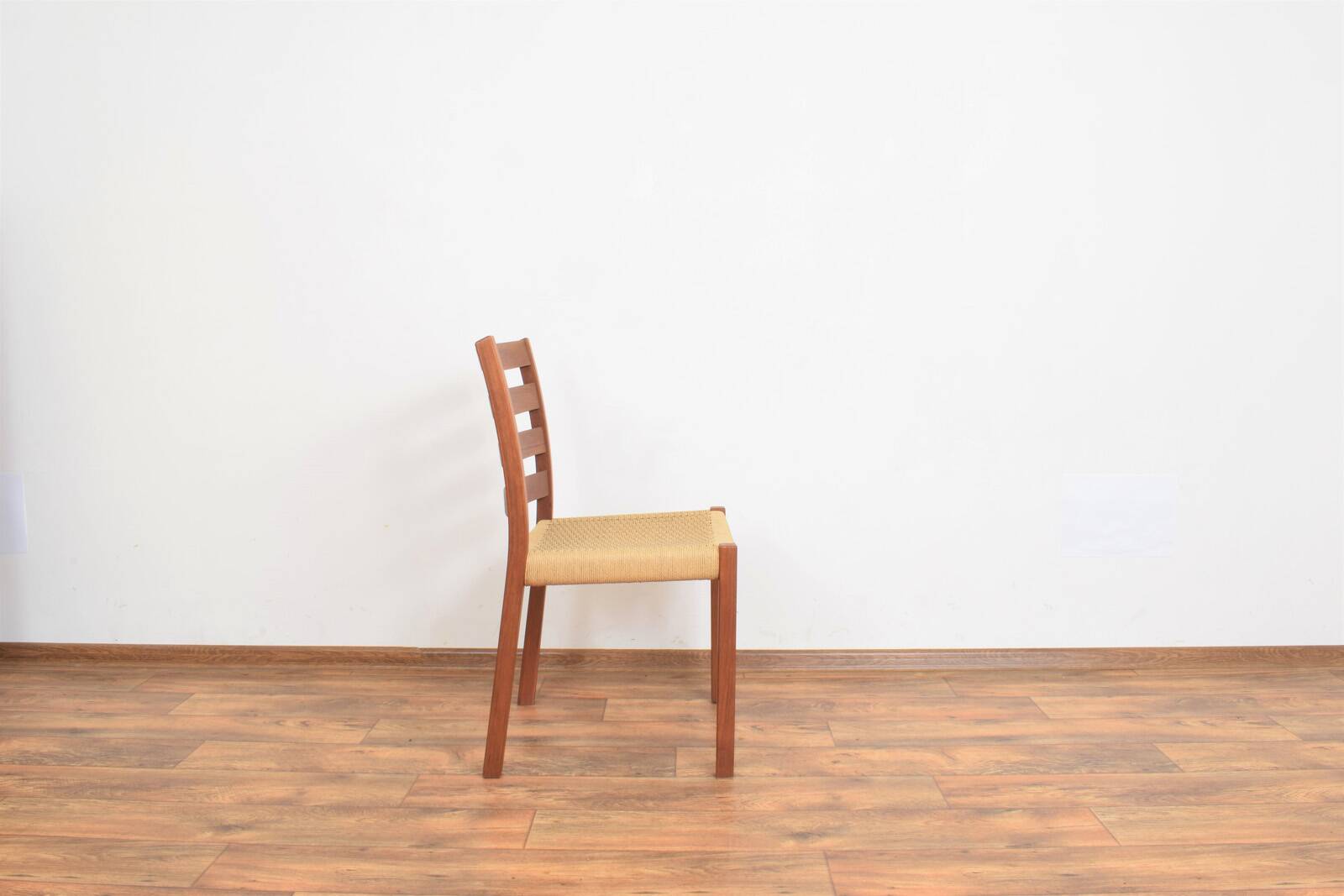 Chaise de salle à manger en teck danois par Niels O. Møller pour J.L. Møllers, années 1960.