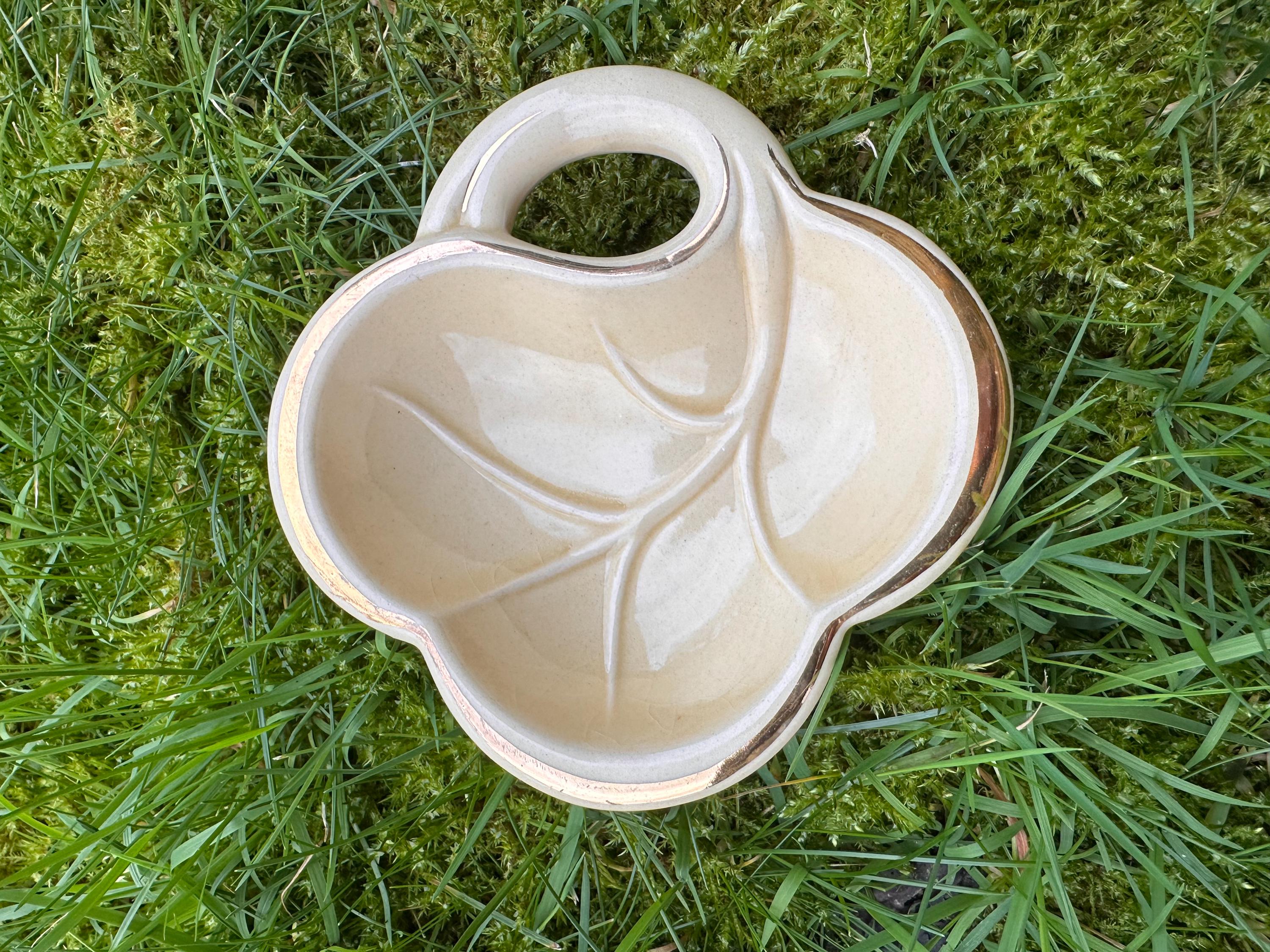 Vintage ceramic pocket trays, leaf shape – Green and cream