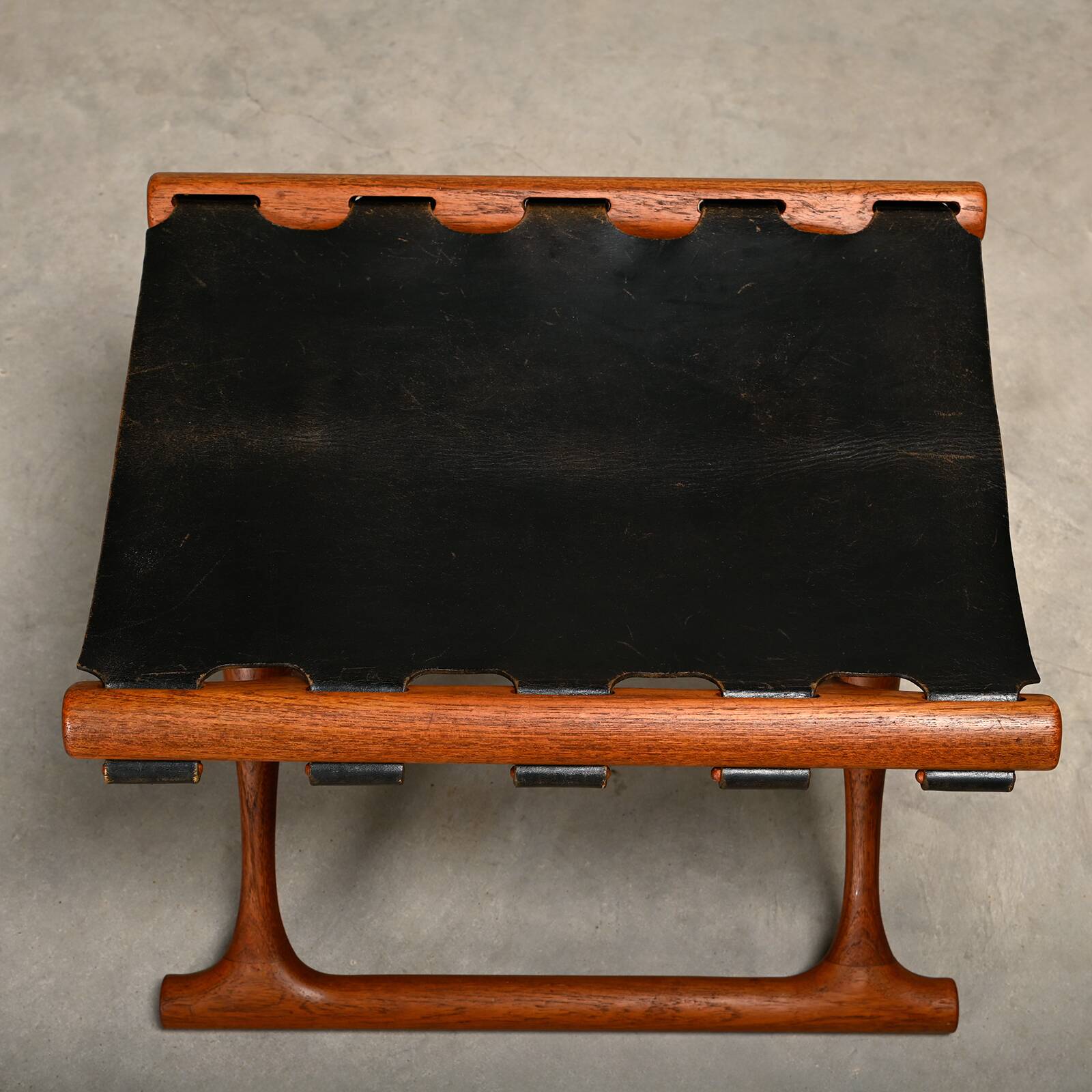 Poul Hundevad PH43 Guldhøj Stool in Teak and Black Leather, Denmark, 1960s