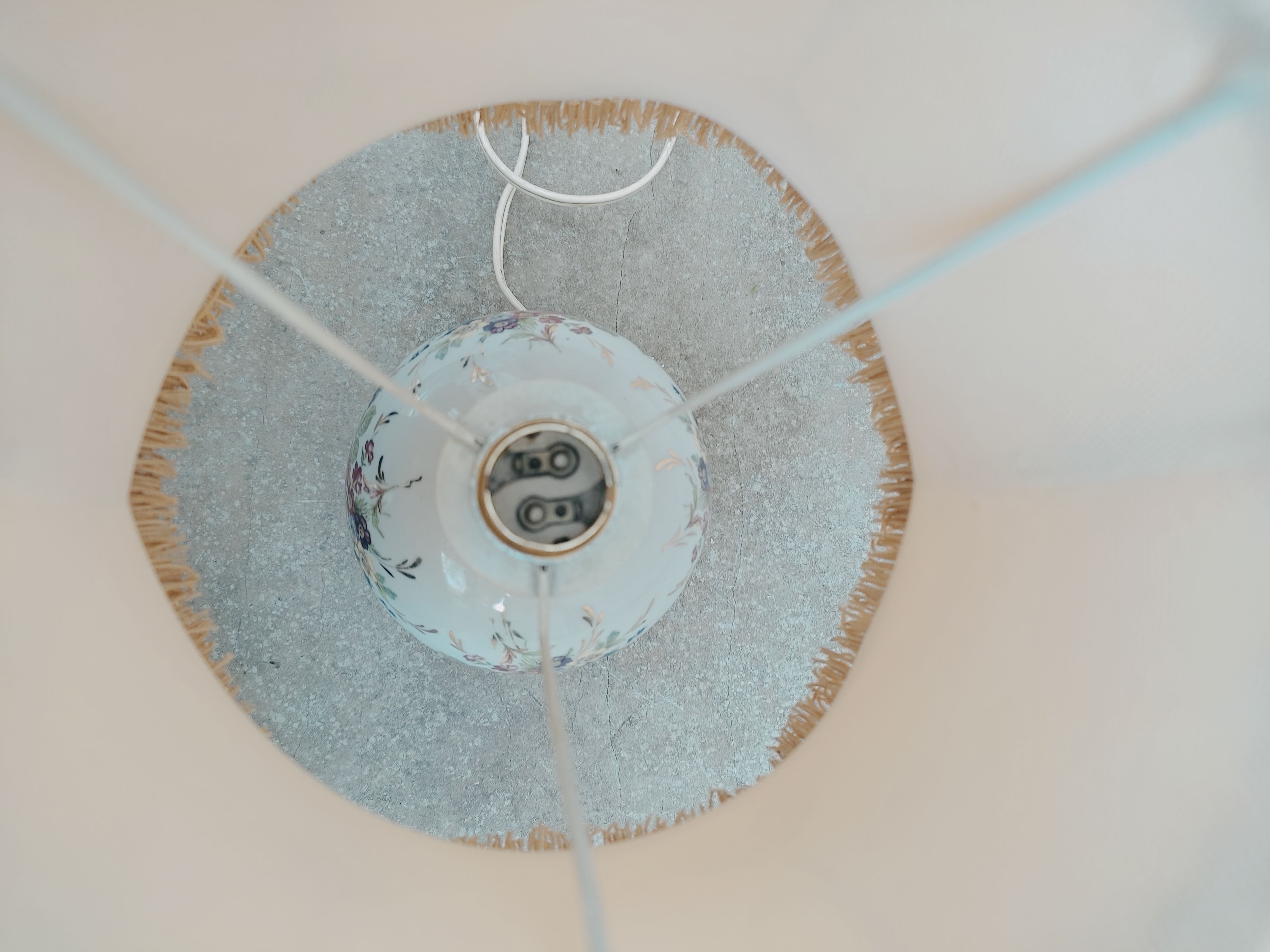 Porcelain ball lamp