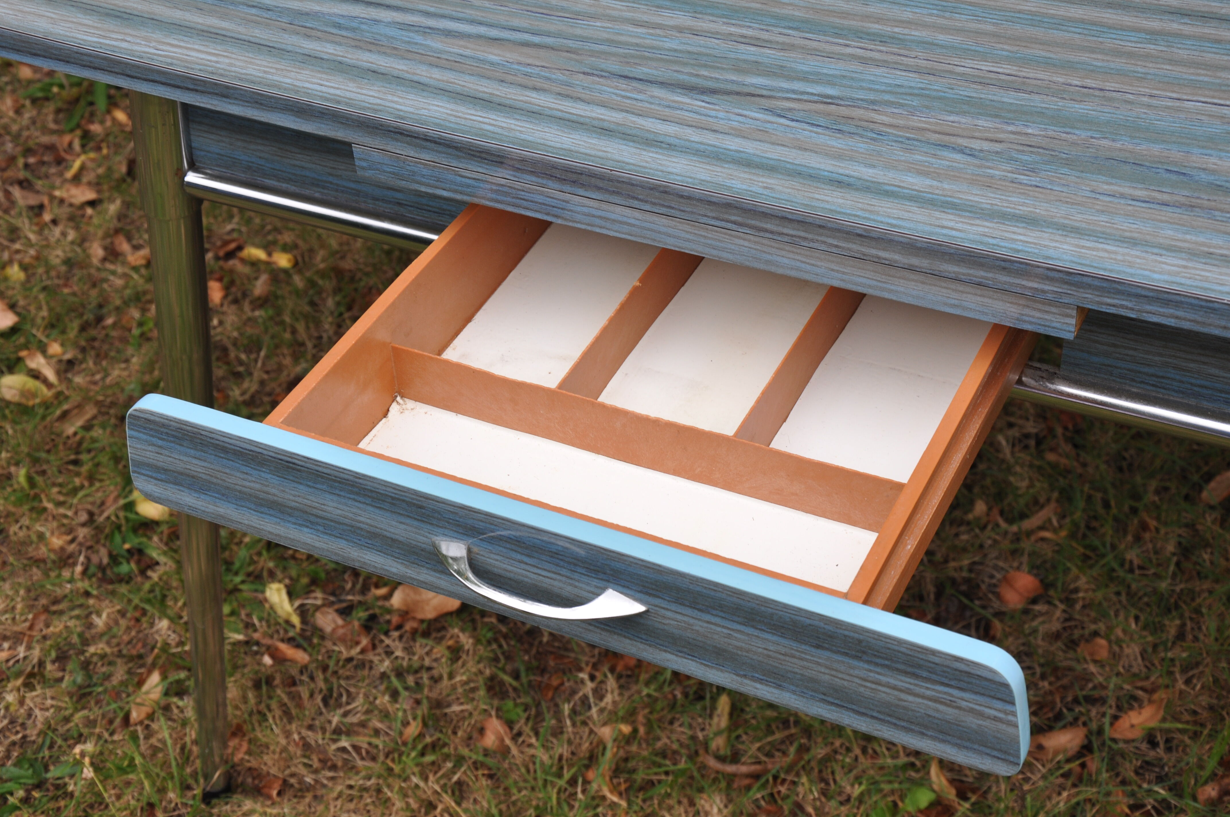 Table in formica