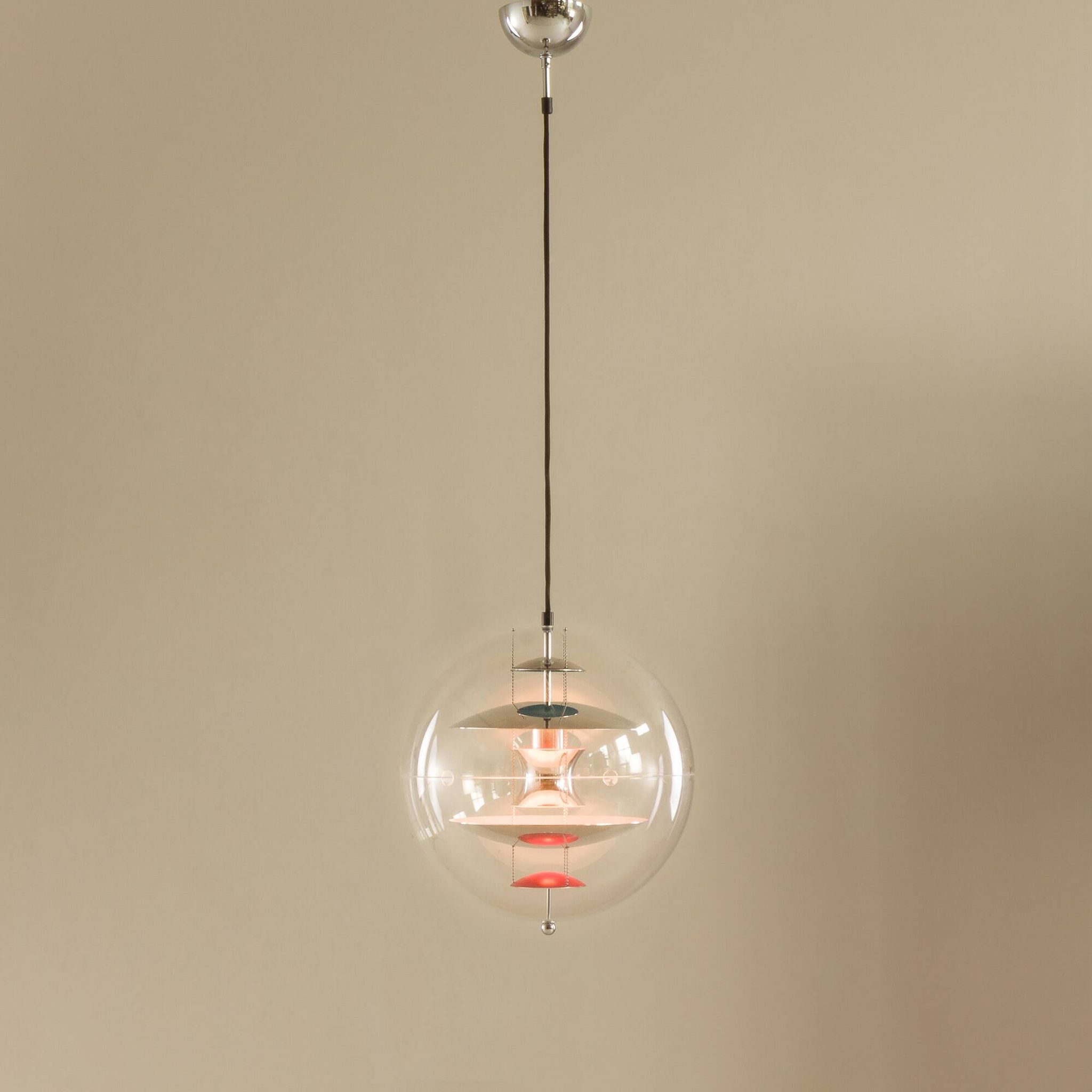 Suspension VP Globe par Verner Panton, Danemark, 1969