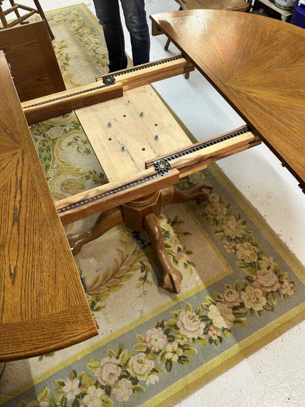 Table ronde extensible et 4 chaises