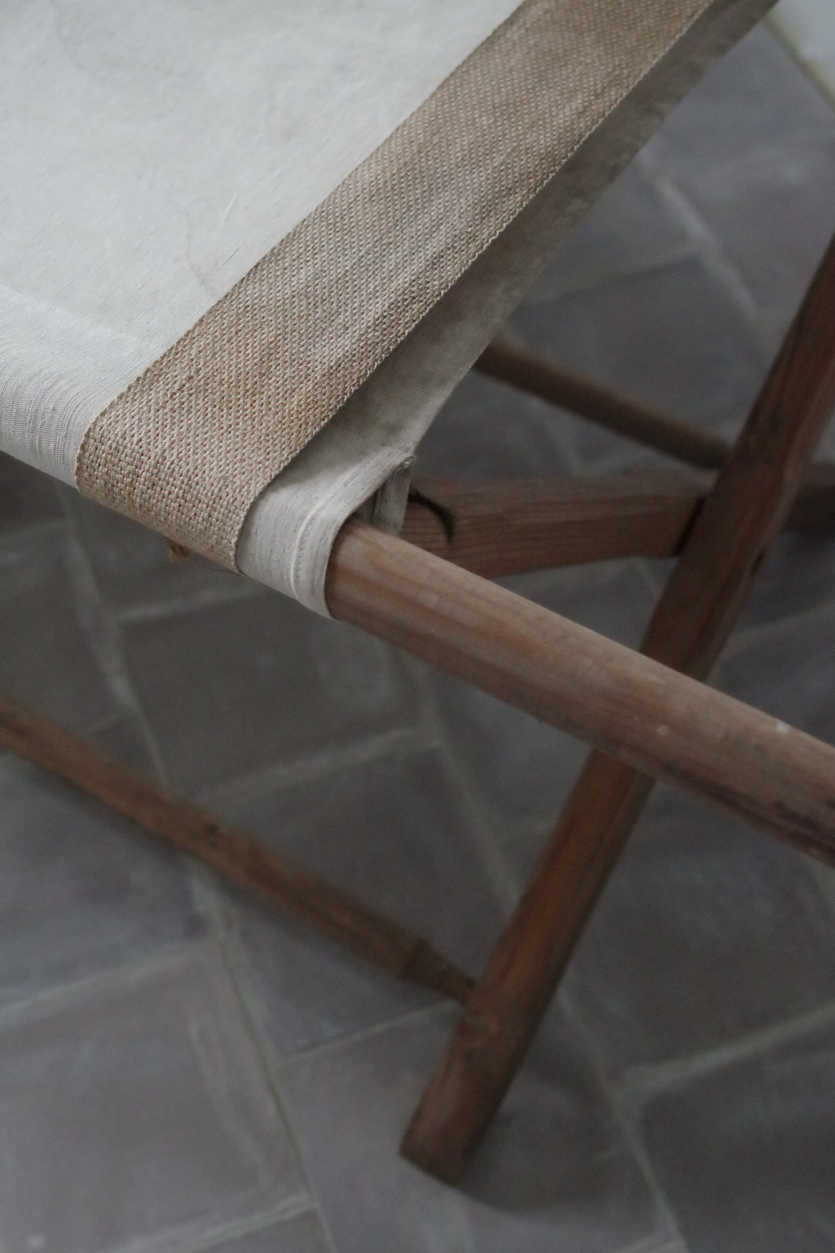 Military camp bed - bed day bench