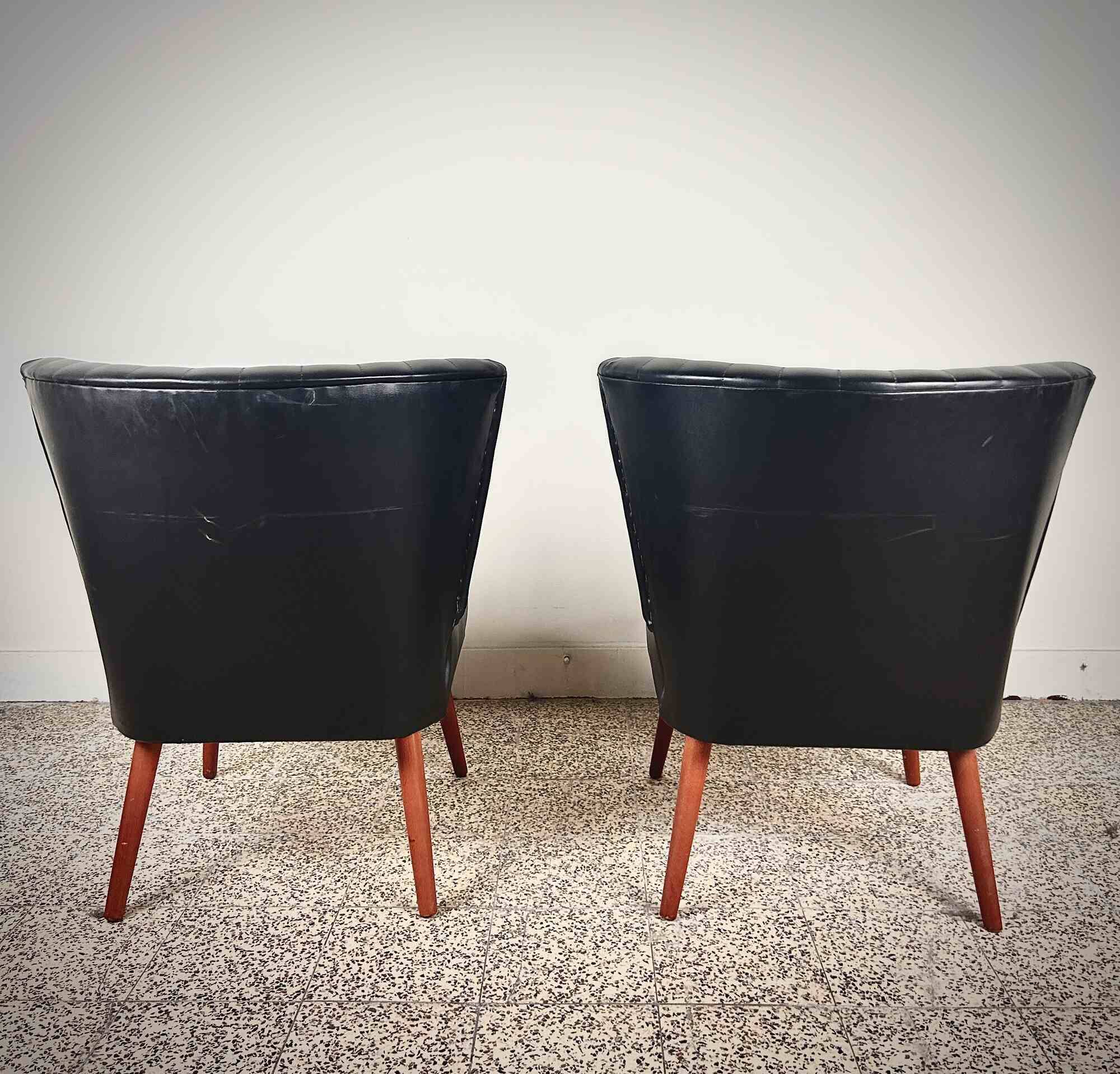 Pair of vintage club armchairs in black leatherette – 1950s
