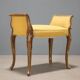 Banc ancien style baroque en bois sculpté et tissu, XXe siècle