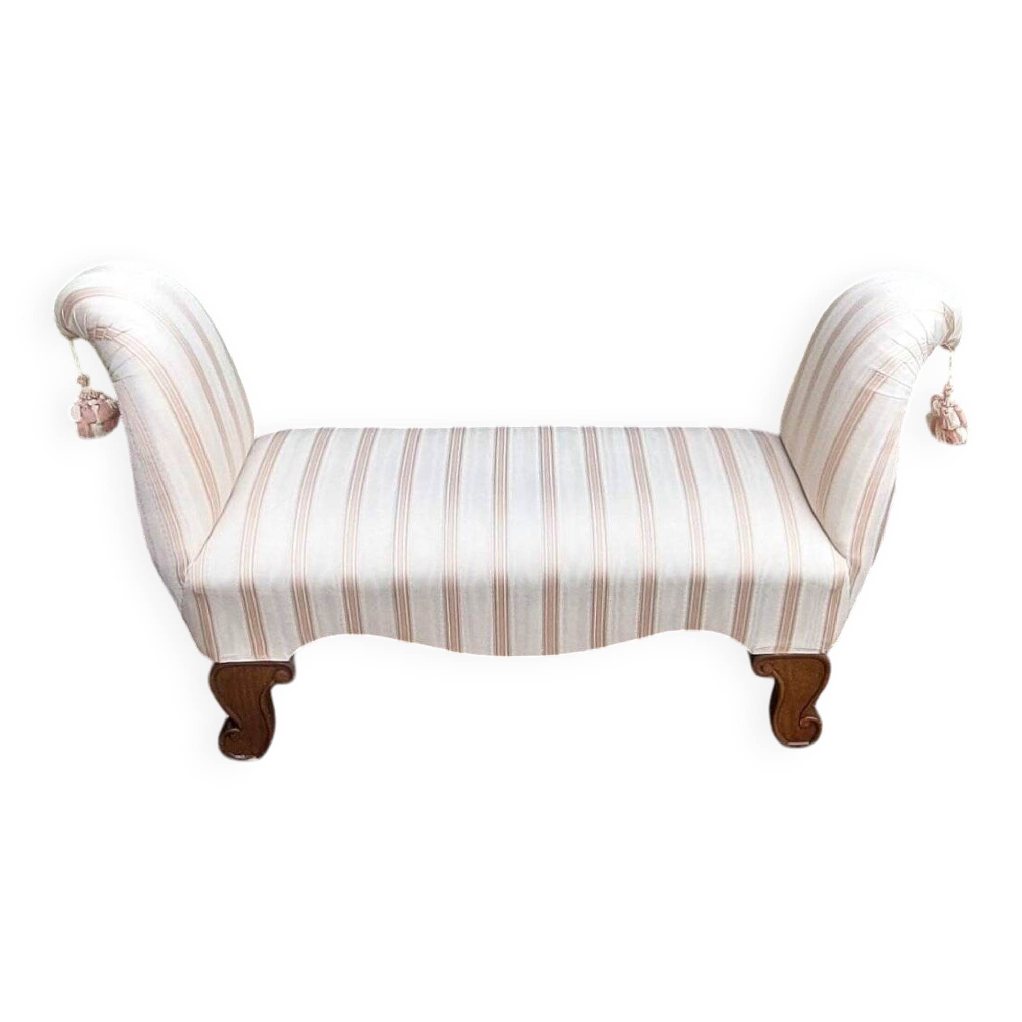 Banquette de chevet en bois travaillé et façonné rembourrée