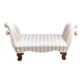 Banquette de chevet en bois travaillé et façonné rembourrée