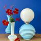 Lampe à poser vintage en opaline bleu et blanche