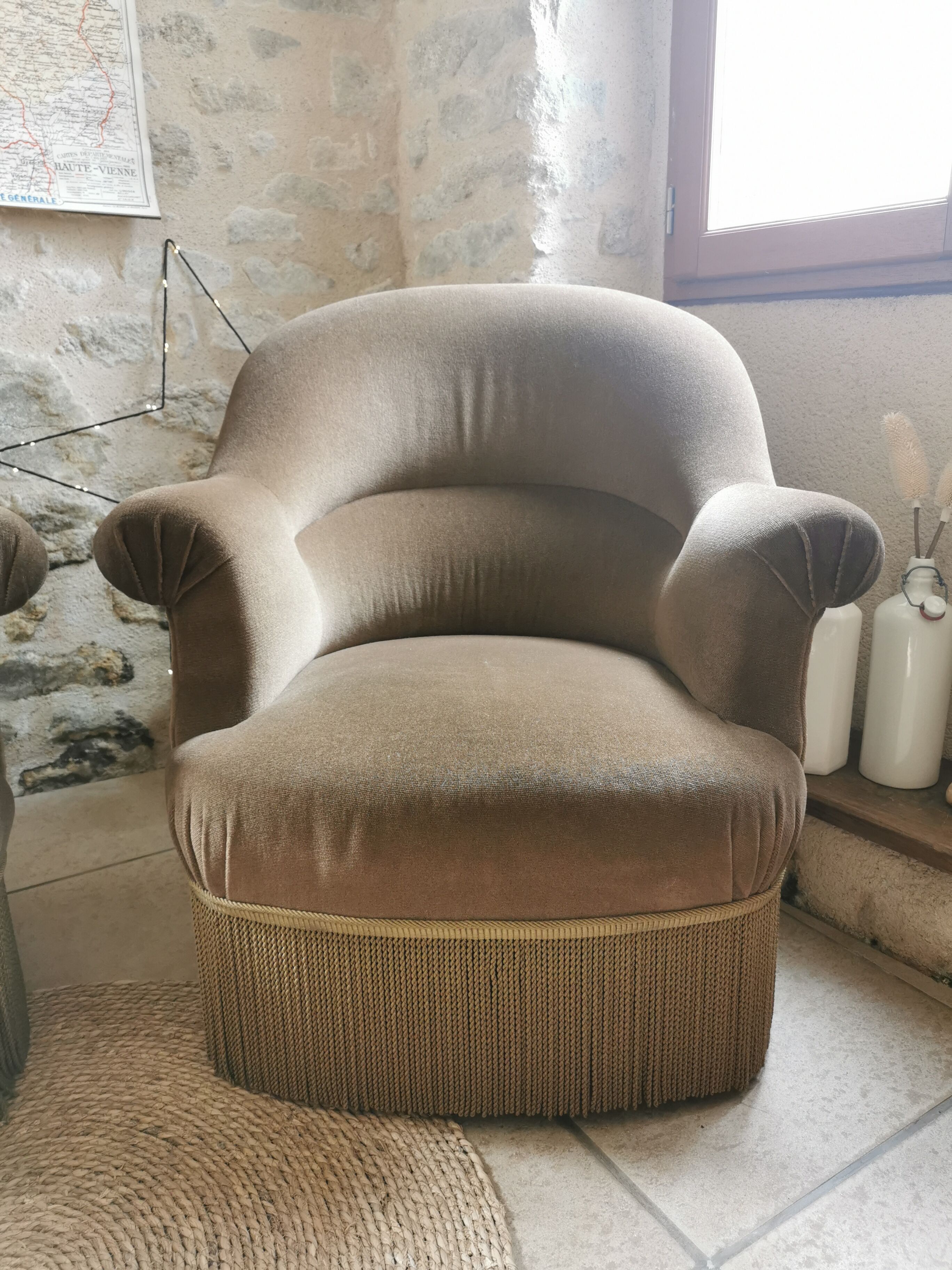Pair of frozen brown toad armchairs
