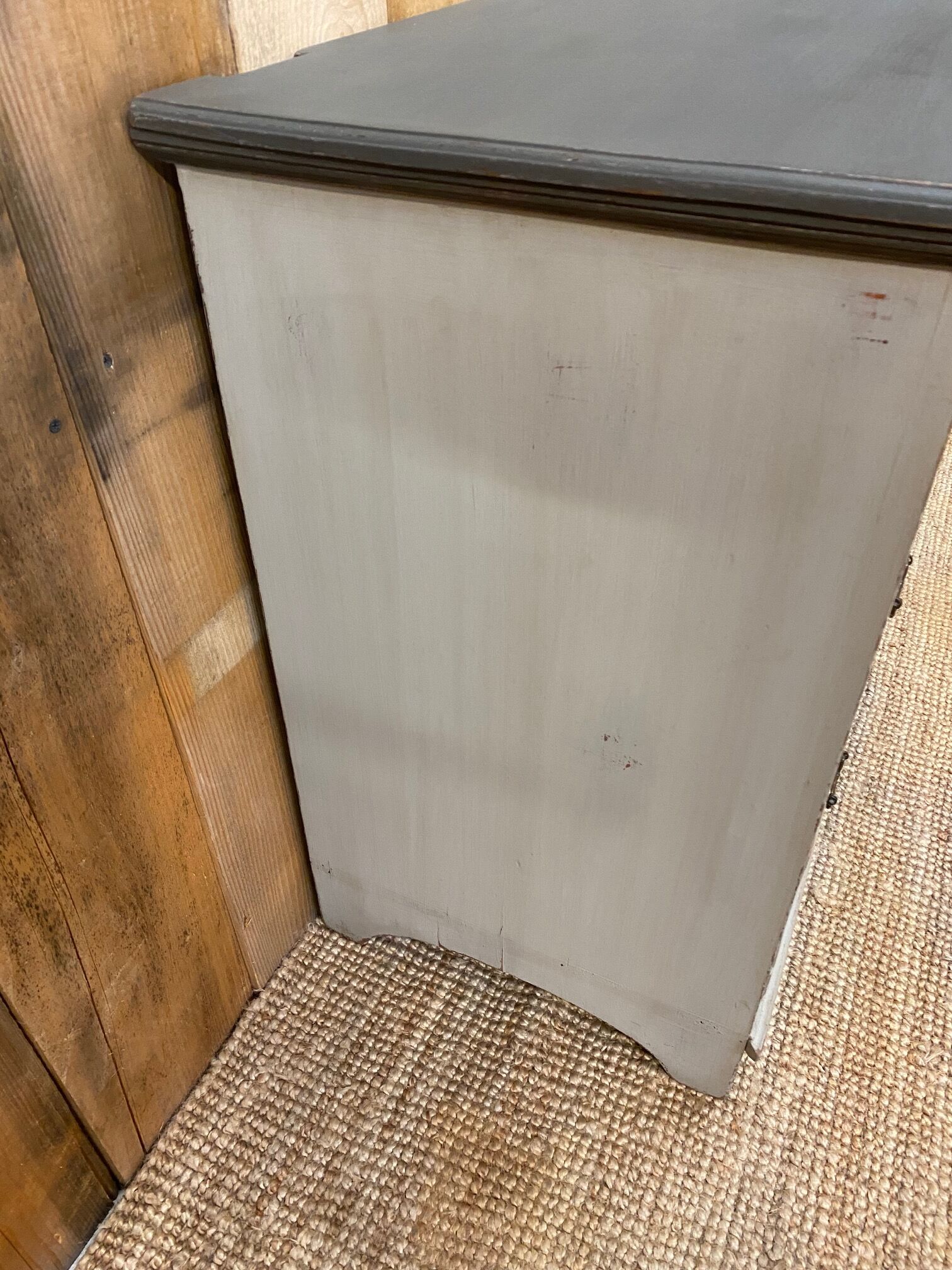 Patinated English chest of drawers from the 30s and 40s